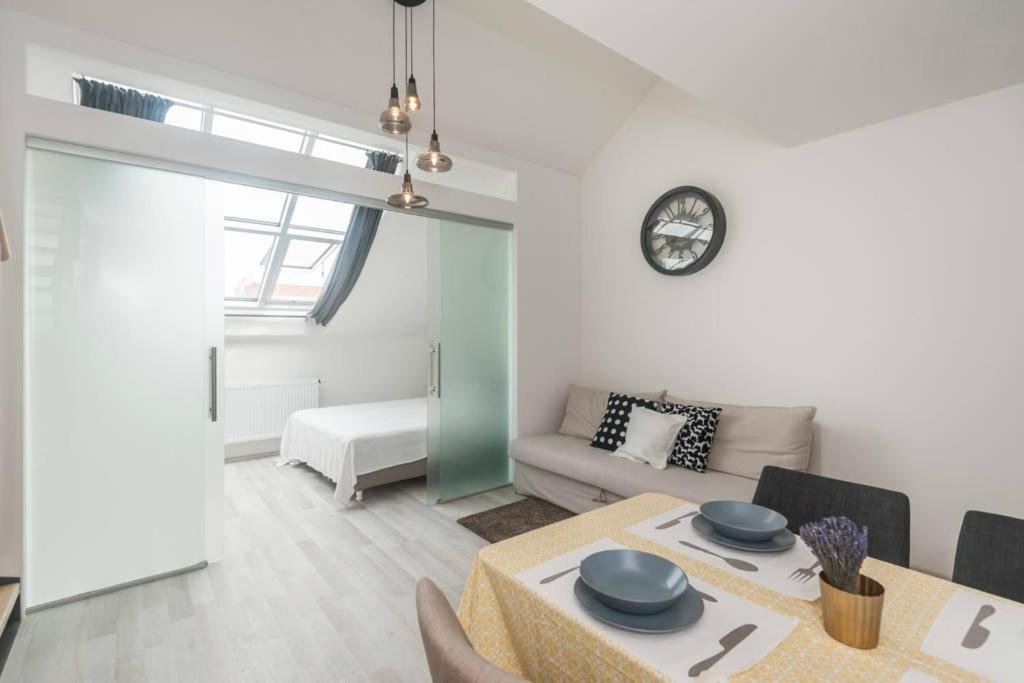 Kent Ridge Loft, Sokolska