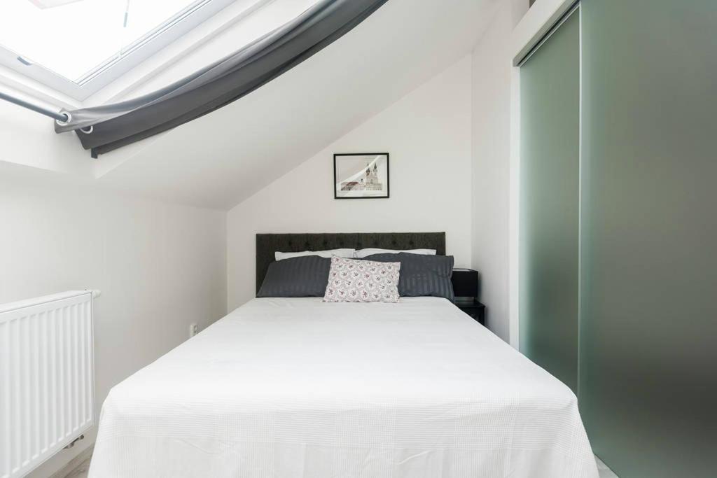 Kent Ridge Loft, Sokolska