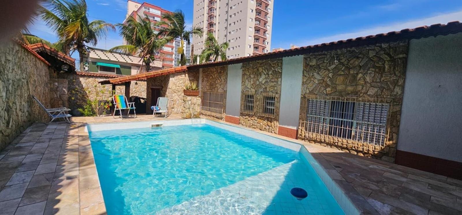 Pousada II House Beach Brasil , Suites com banheiros Privativos, PISCINA com cascata e área familiar para churrasco, Garage GRATUITA, próx-praia da Aviação