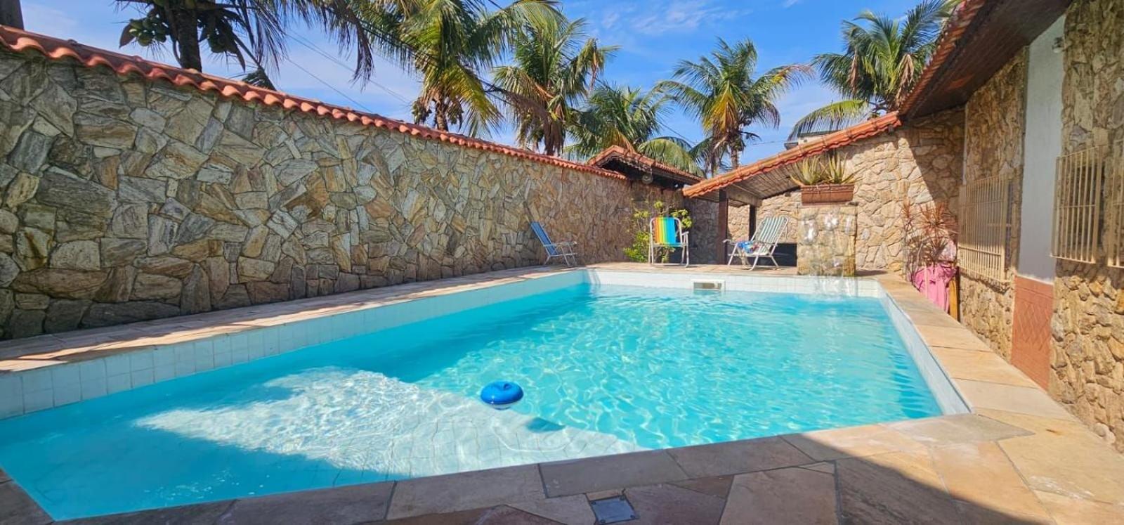 Pousada II House Beach Brasil , Suites com banheiros Privativos, PISCINA com cascata e área familiar para churrasco, Garage GRATUITA, próx-praia da Aviação