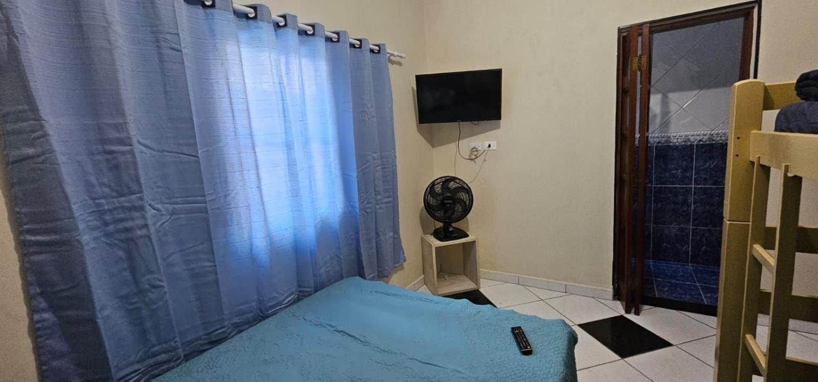 Pousada II House Beach Brasil , Suites com banheiros Privativos, PISCINA com cascata e área familiar para churrasco, Garage GRATUITA, próx-praia da Aviação