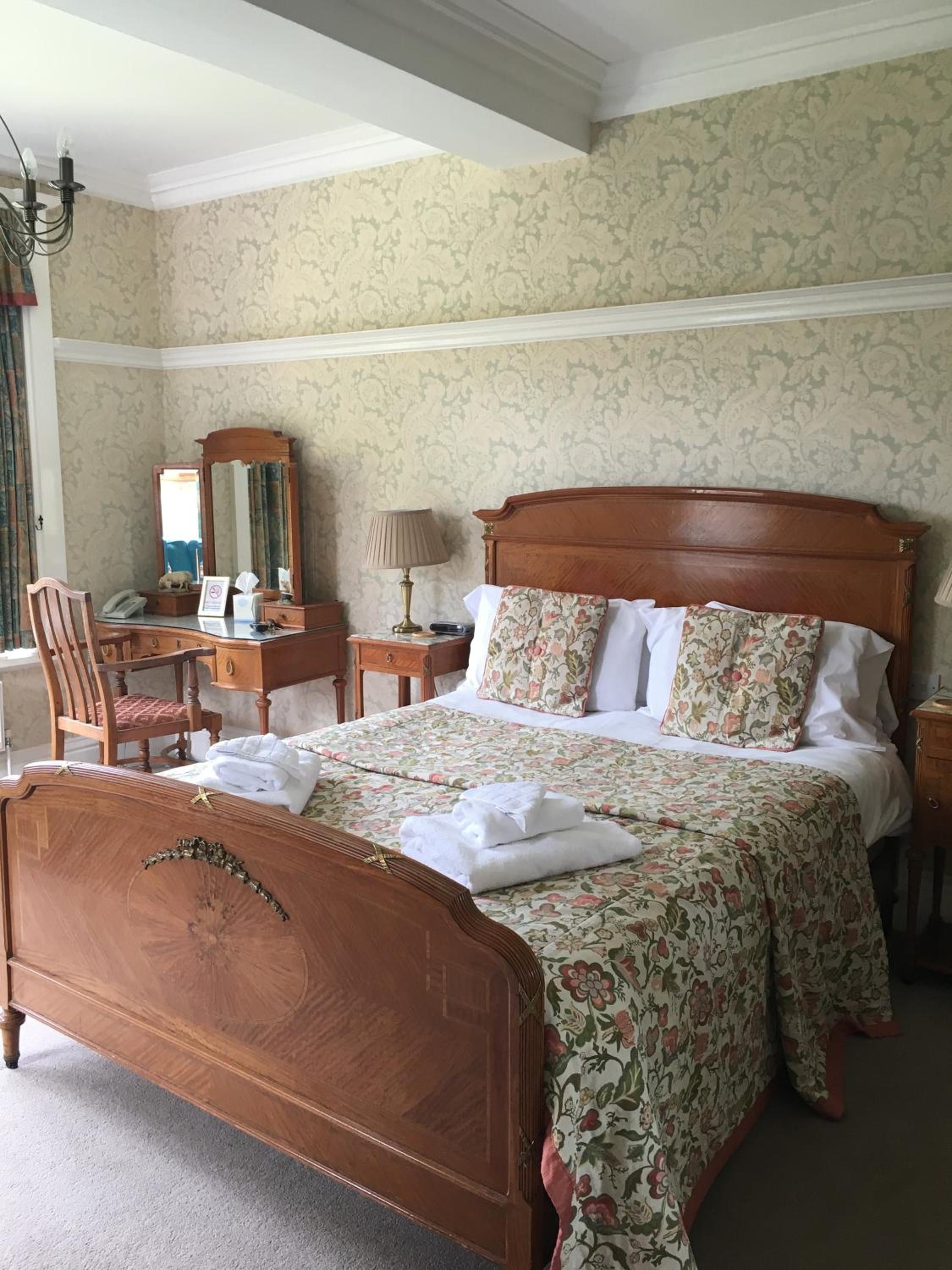 Dunsley Hall Country House Hotel