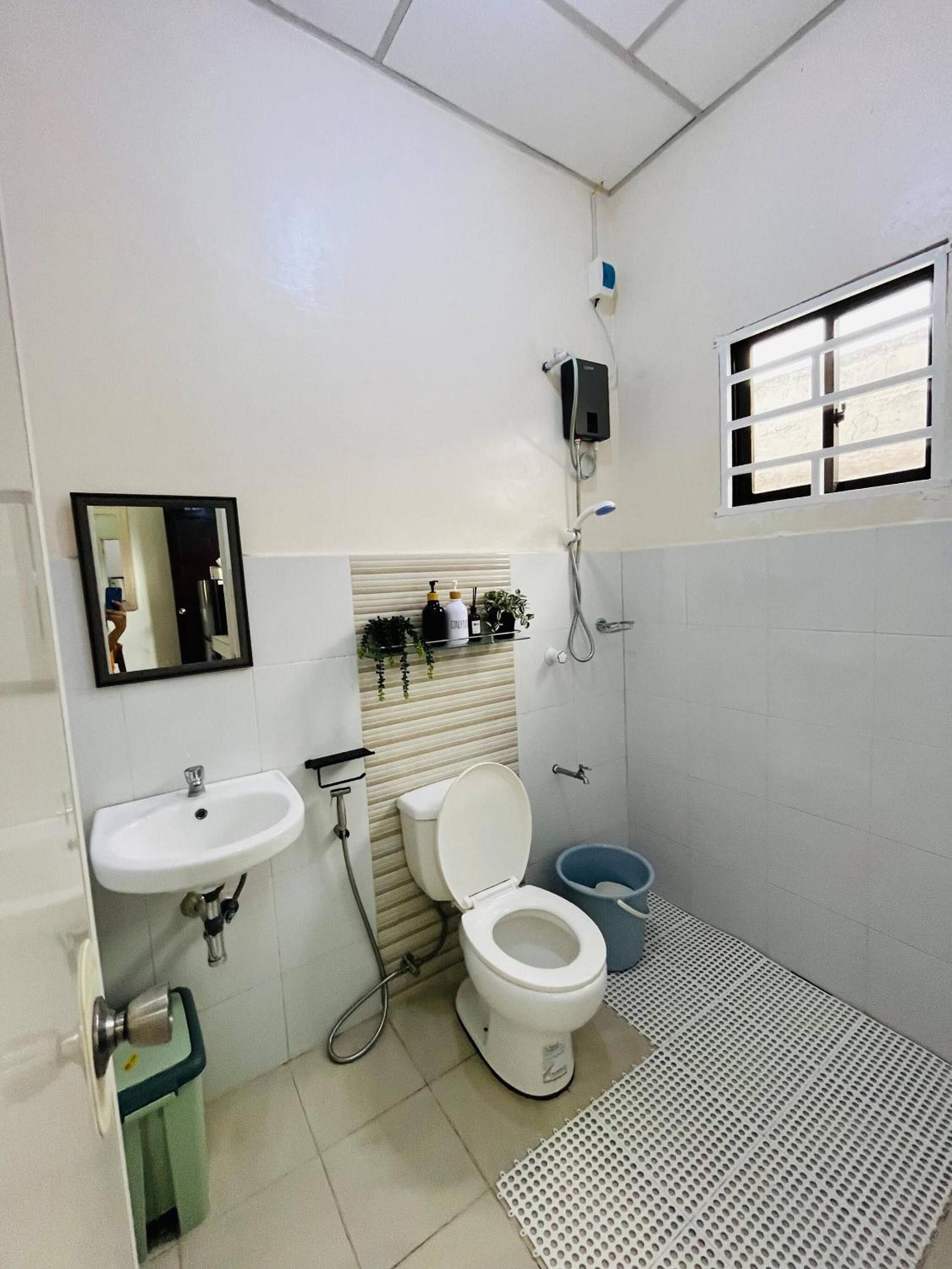 Bloomstone 2BR Family Suite in Gensan