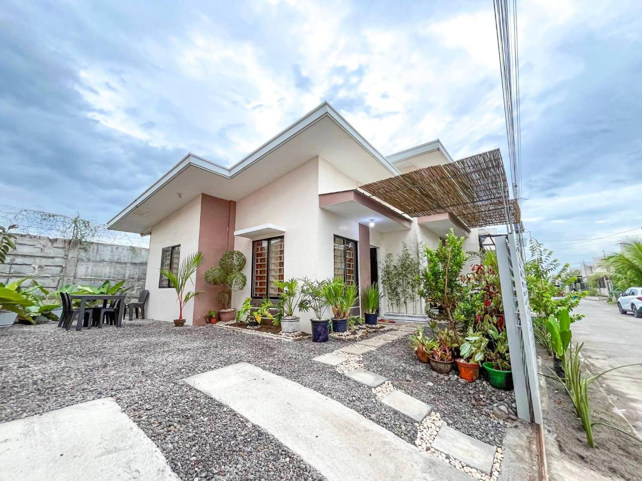 Bloomstone 2BR Family Suite in Gensan