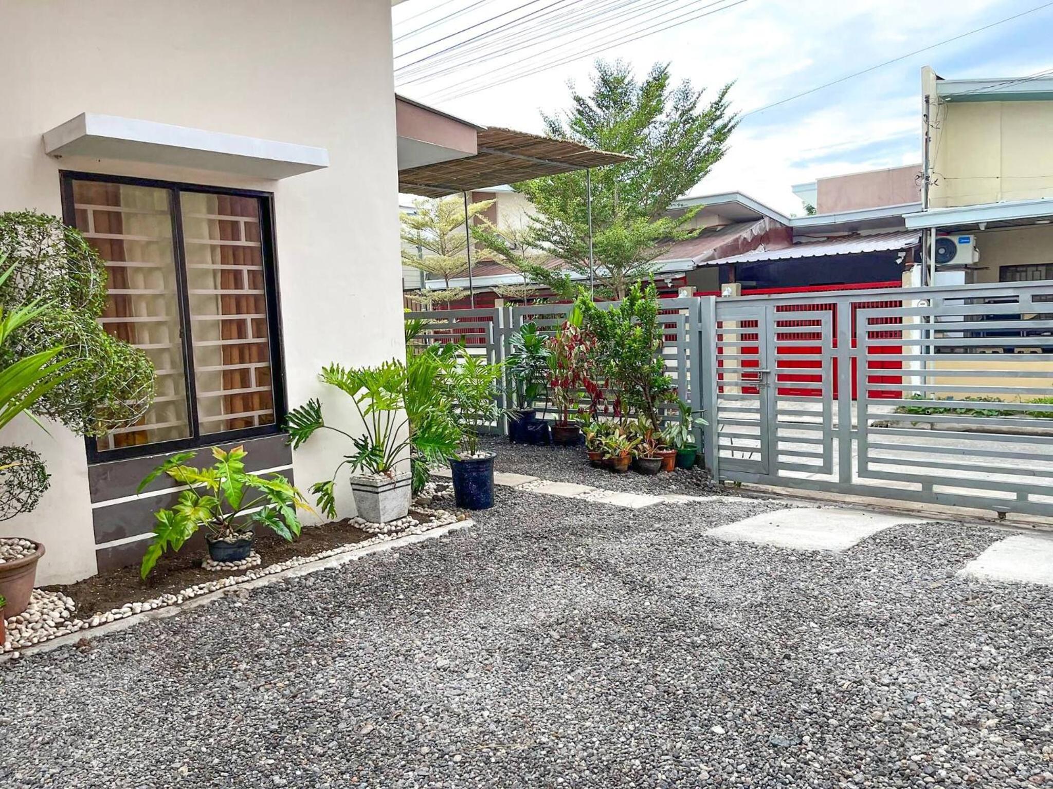 Bloomstone 2BR Family Suite in Gensan