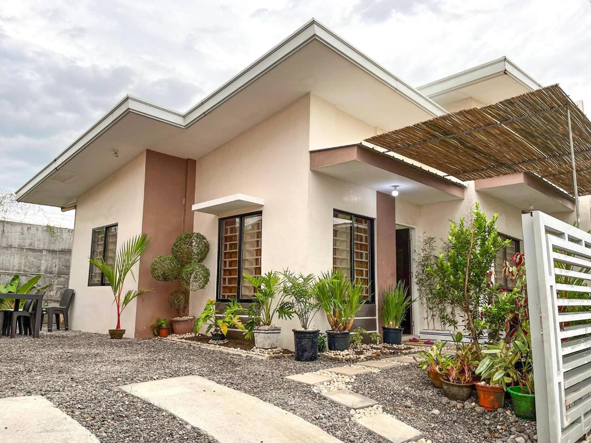 Bloomstone 2BR Family Suite in Gensan