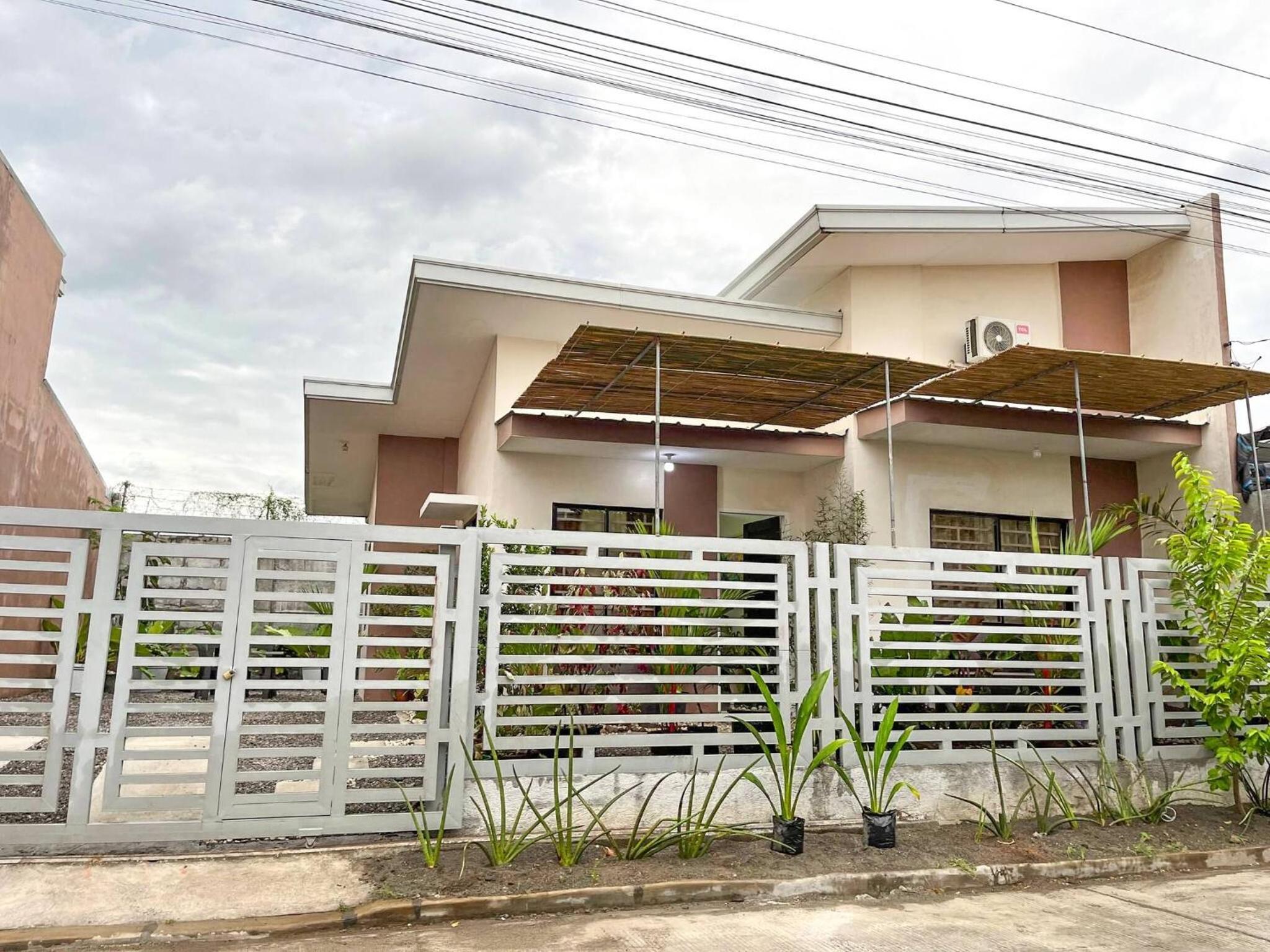 Bloomstone 2BR Family Suite in Gensan