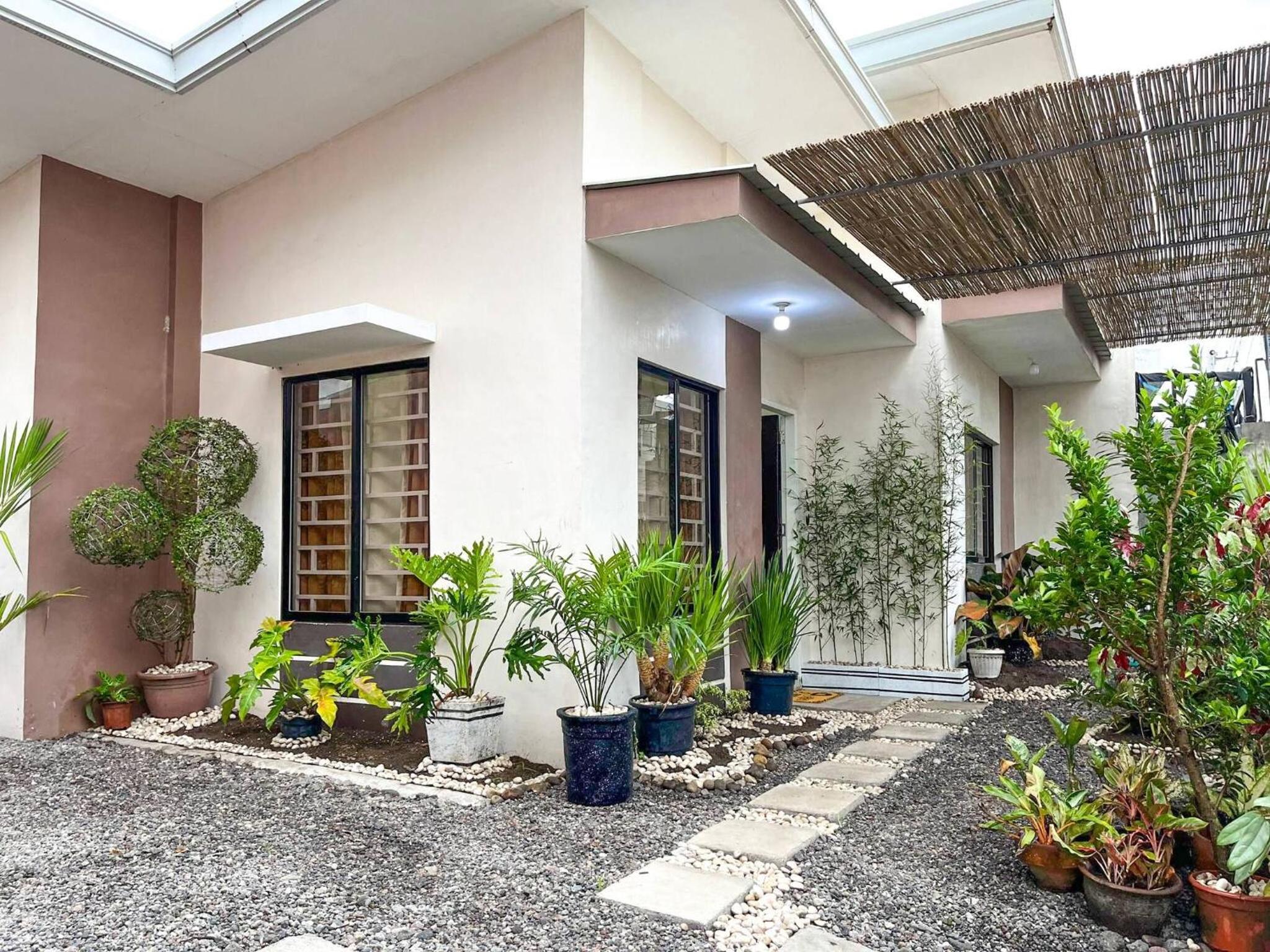 Bloomstone 2BR Family Suite in Gensan