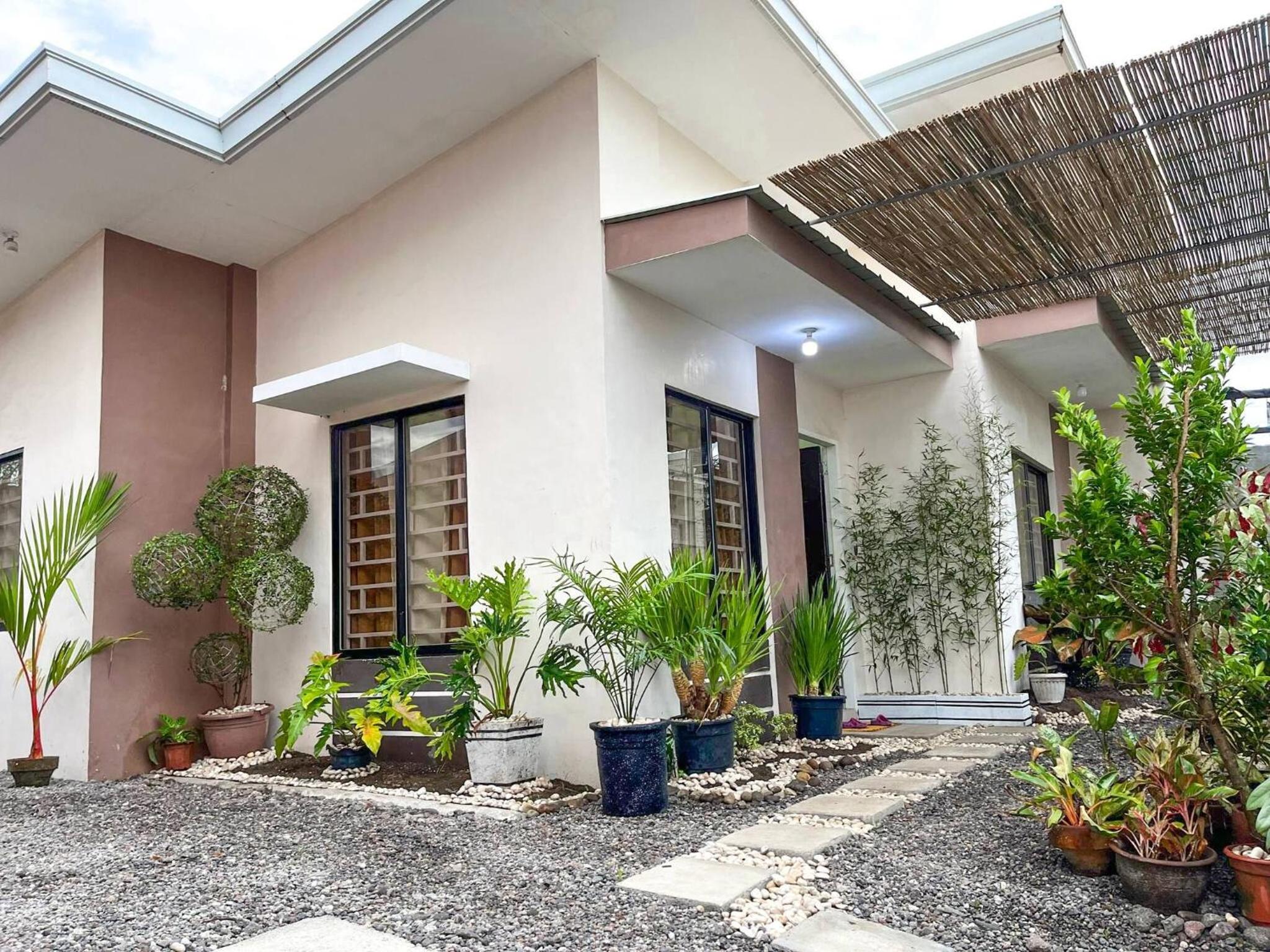 Bloomstone 2BR Family Suite in Gensan
