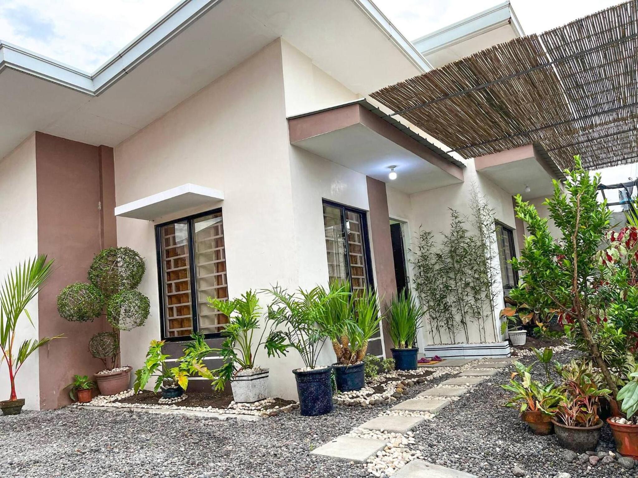 Bloomstone 2BR Family Suite in Gensan