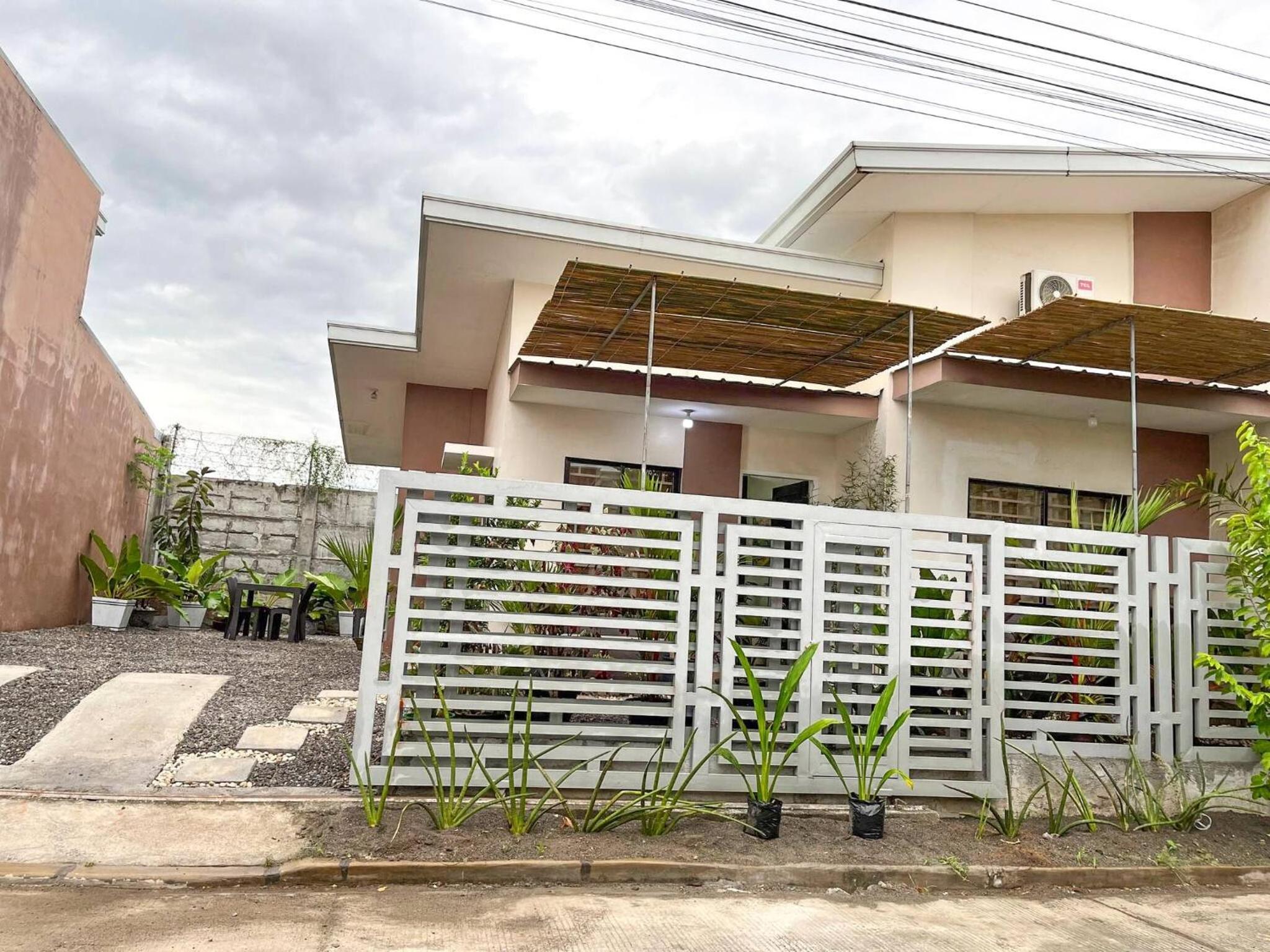 Bloomstone 2BR Family Suite in Gensan