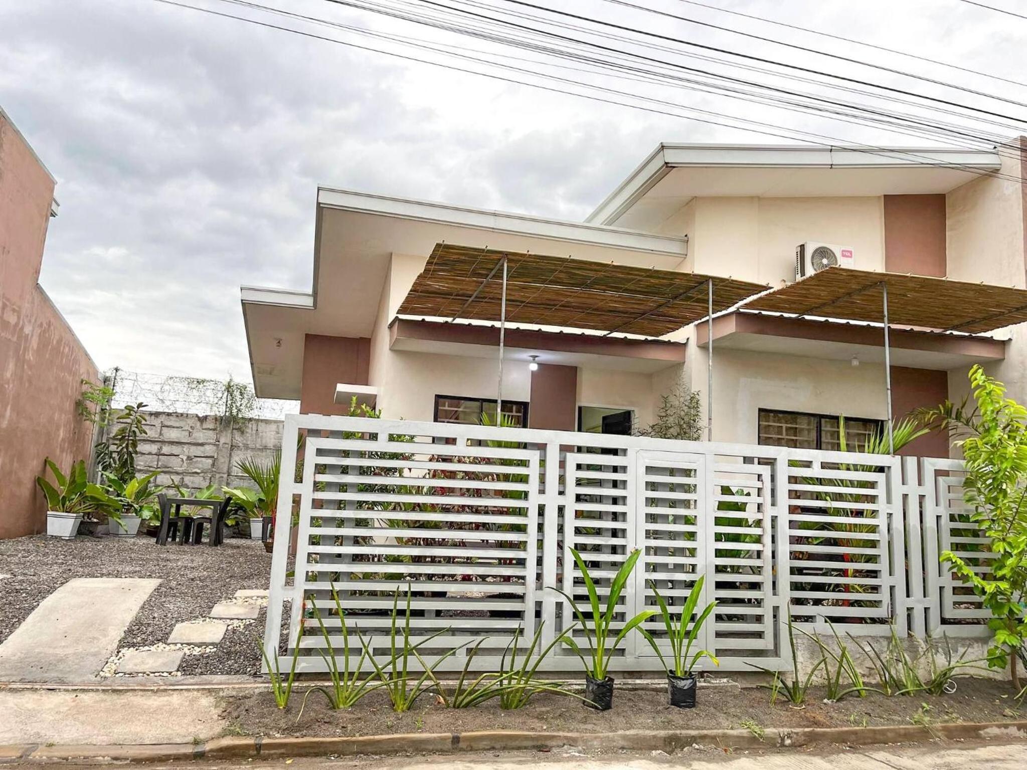 Bloomstone 2BR Family Suite in Gensan