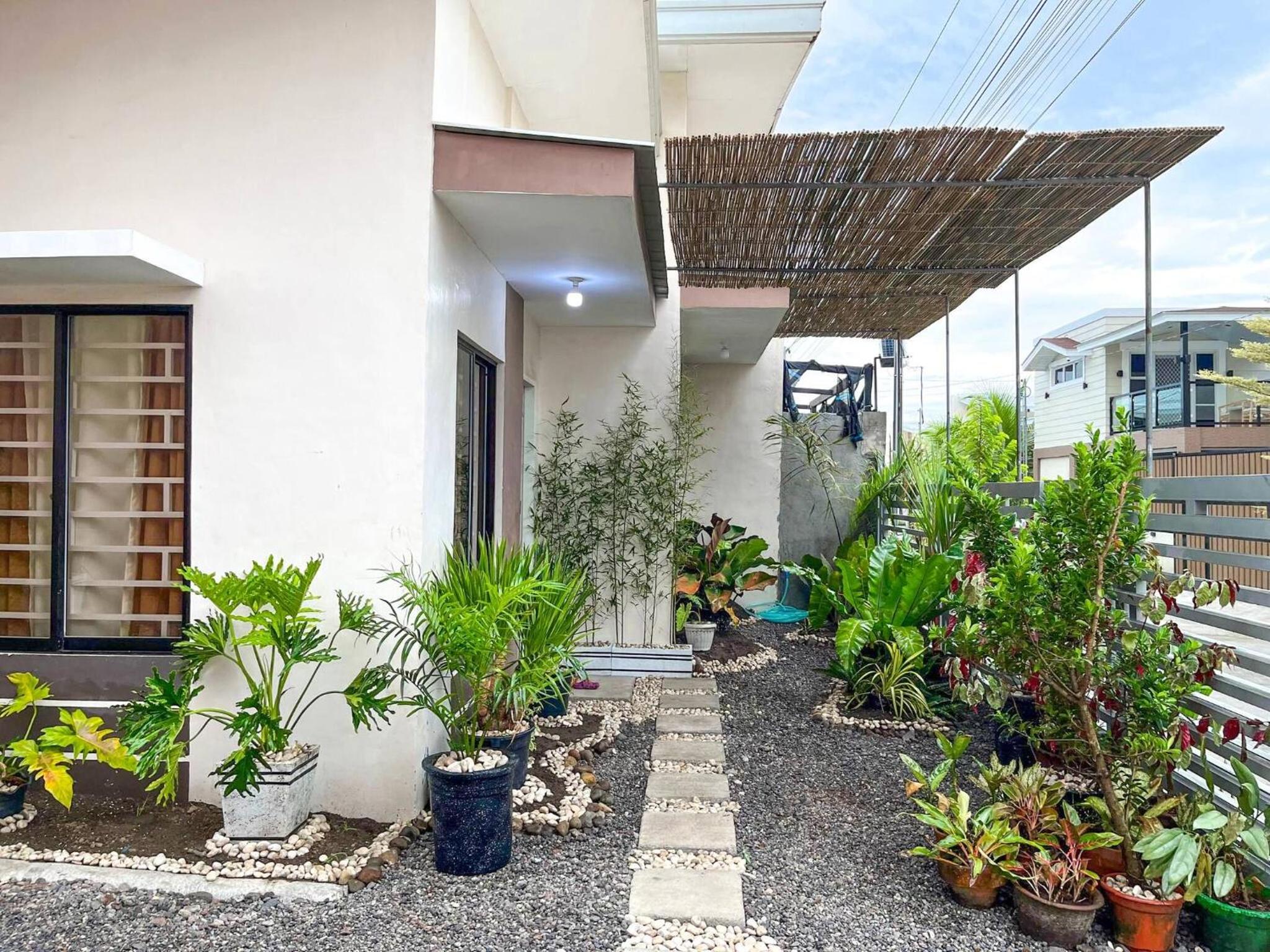 Bloomstone 2BR Family Suite in Gensan