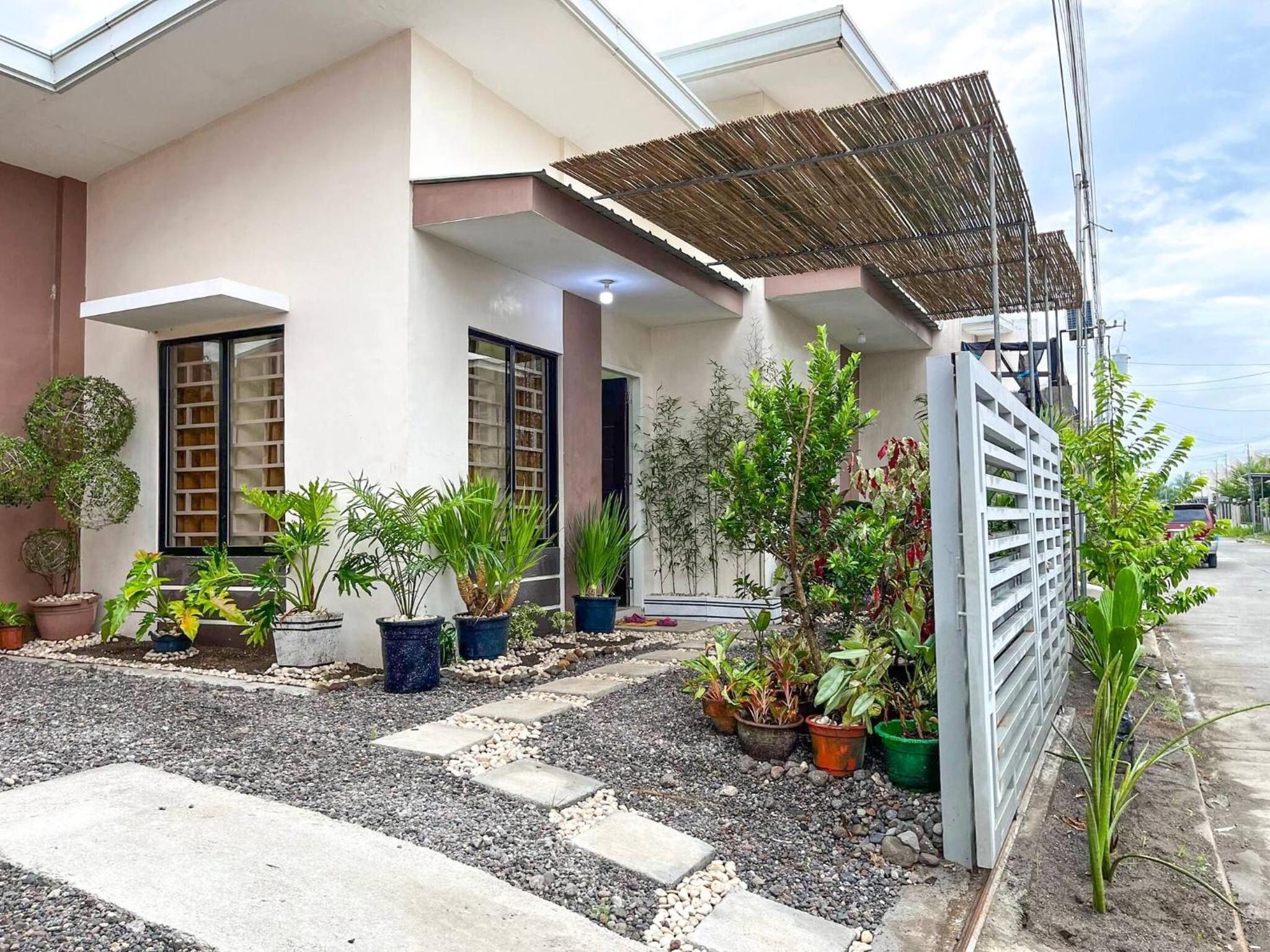 Bloomstone 2BR Family Suite in Gensan