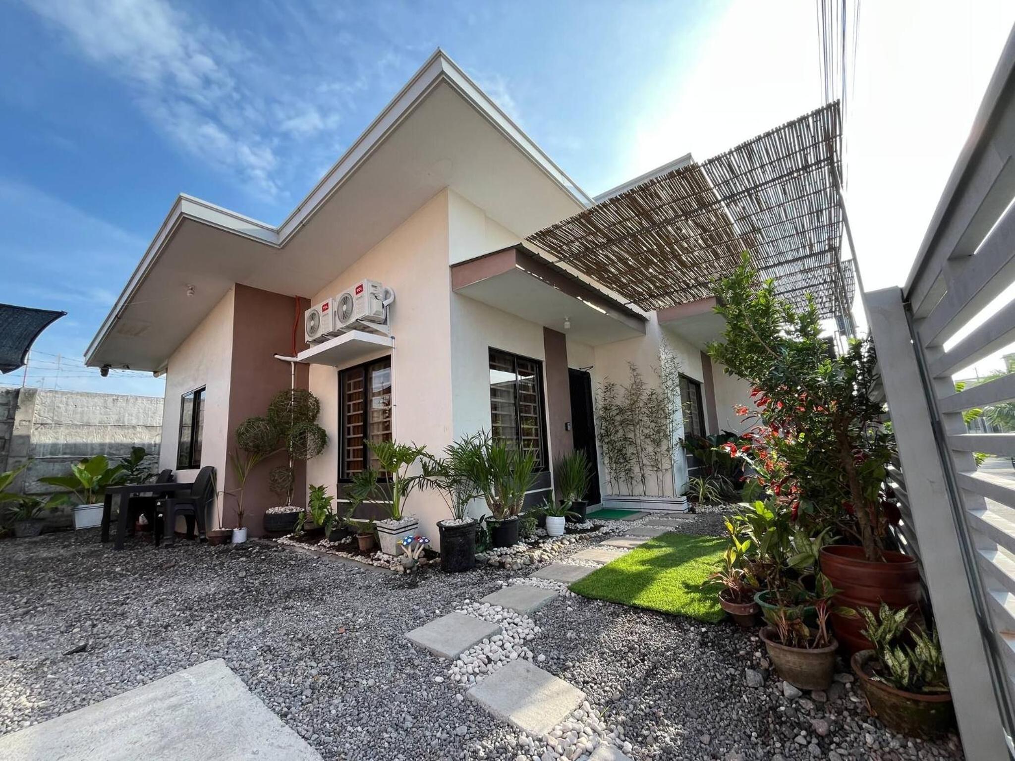 Bloomstone 2BR Family Suite in Gensan