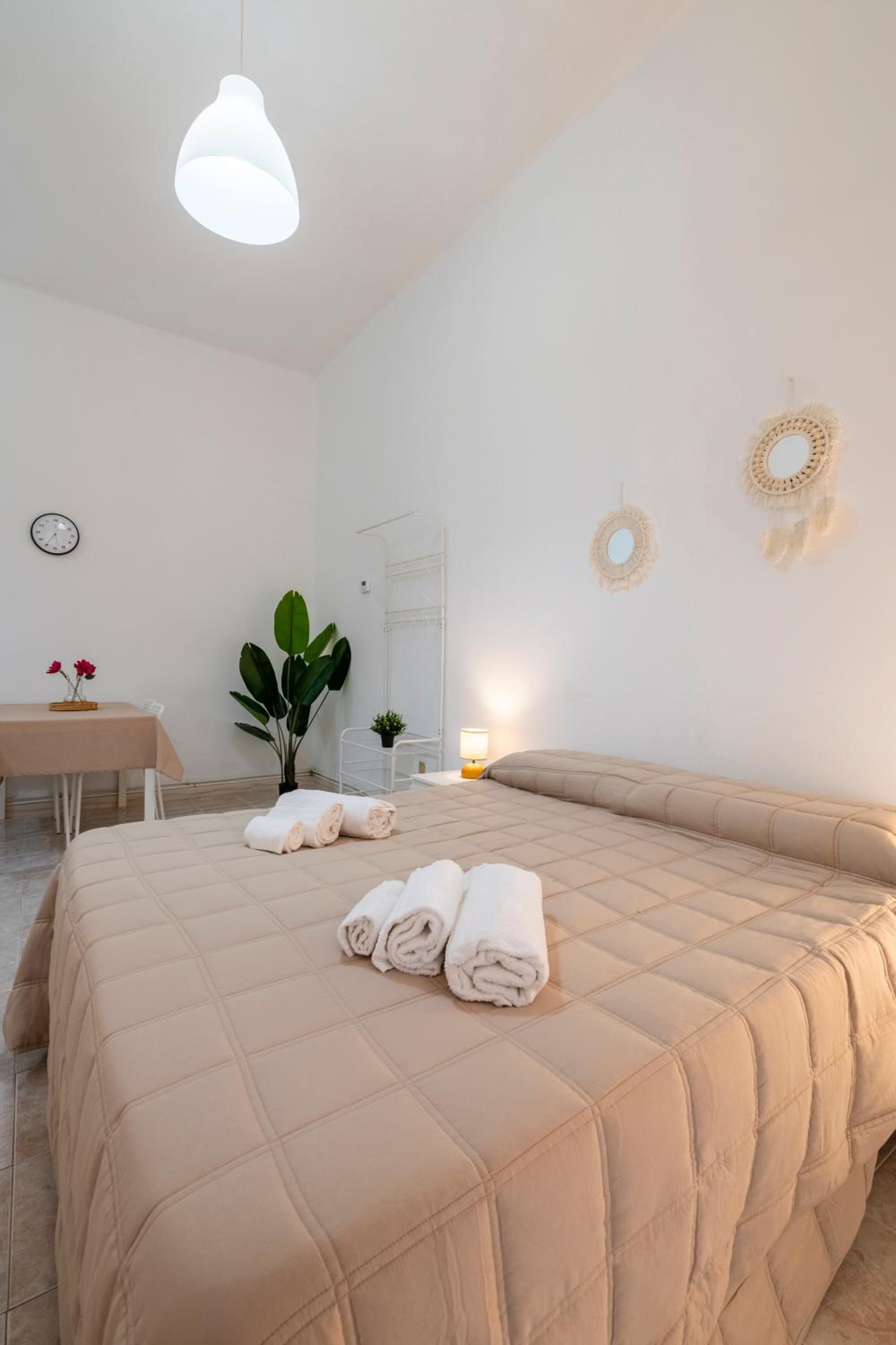 Cozy romantic loft- Cialdini 21