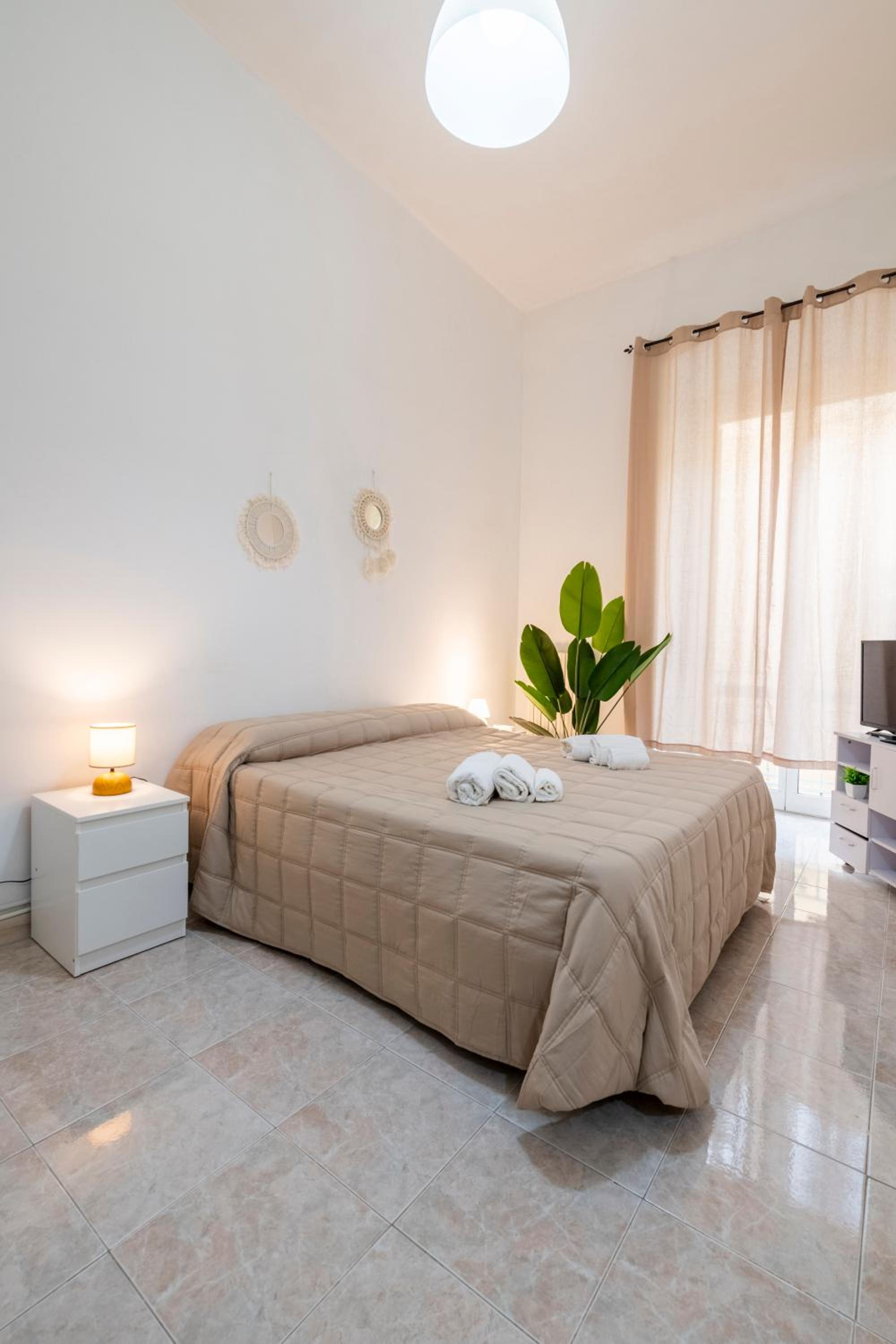 Cozy romantic loft- Cialdini 21