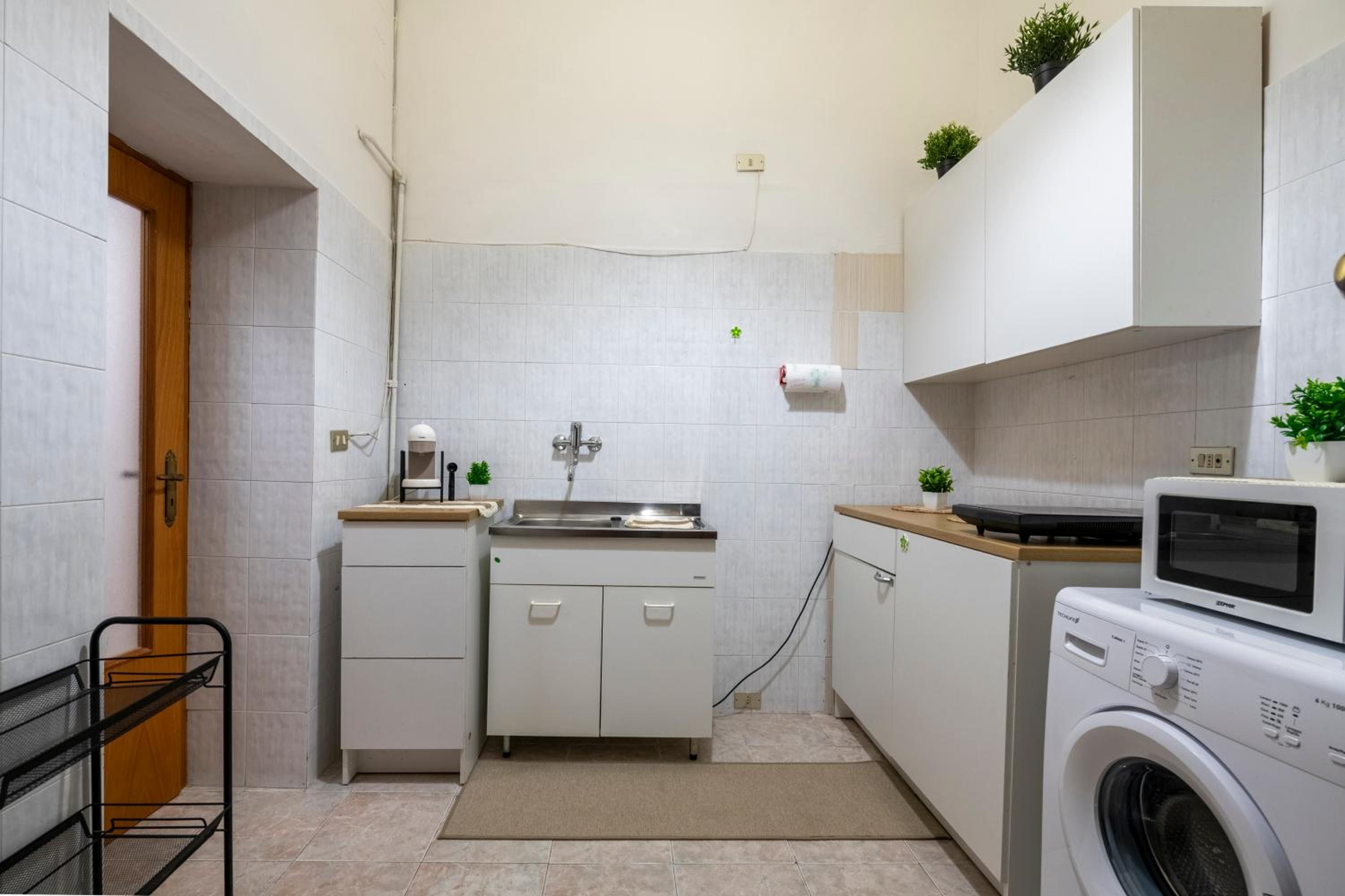 Cozy romantic loft- Cialdini 21