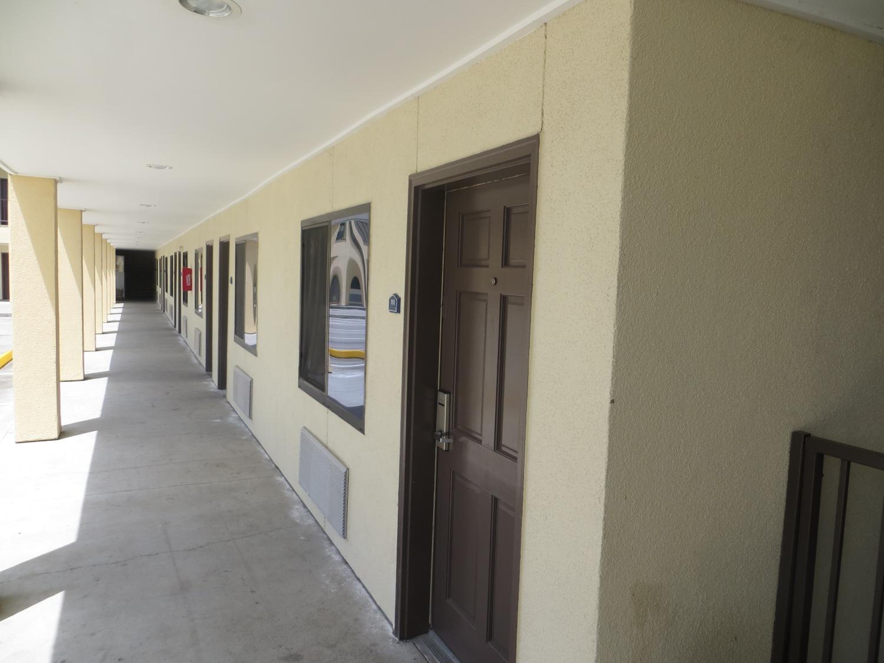 Airway Inn - IAH Airport view 5
