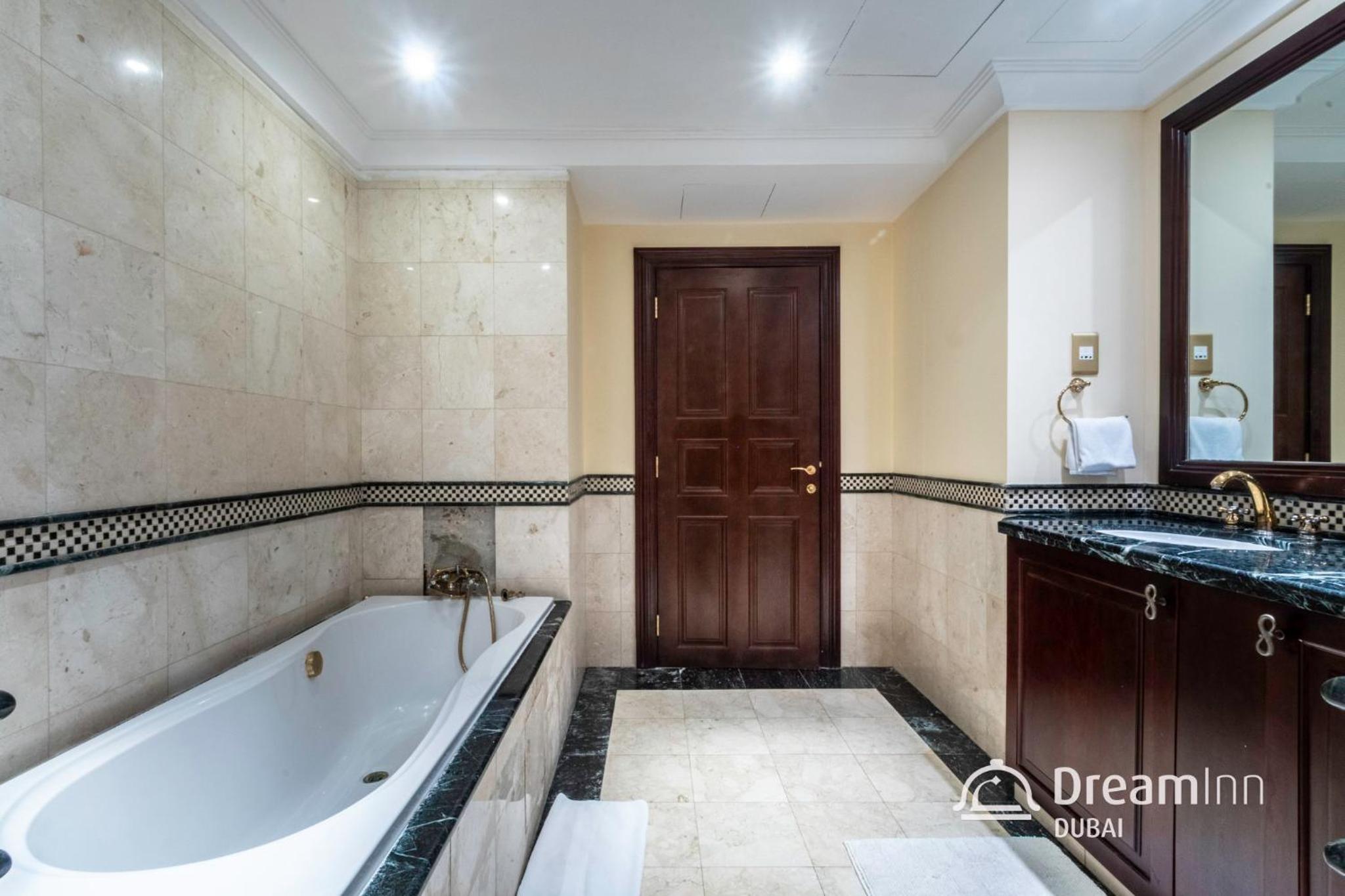 Dream Inn - Timeless Arabic-Inspired Penthouse with Private Pool and Sweeping Ain Dubai Views