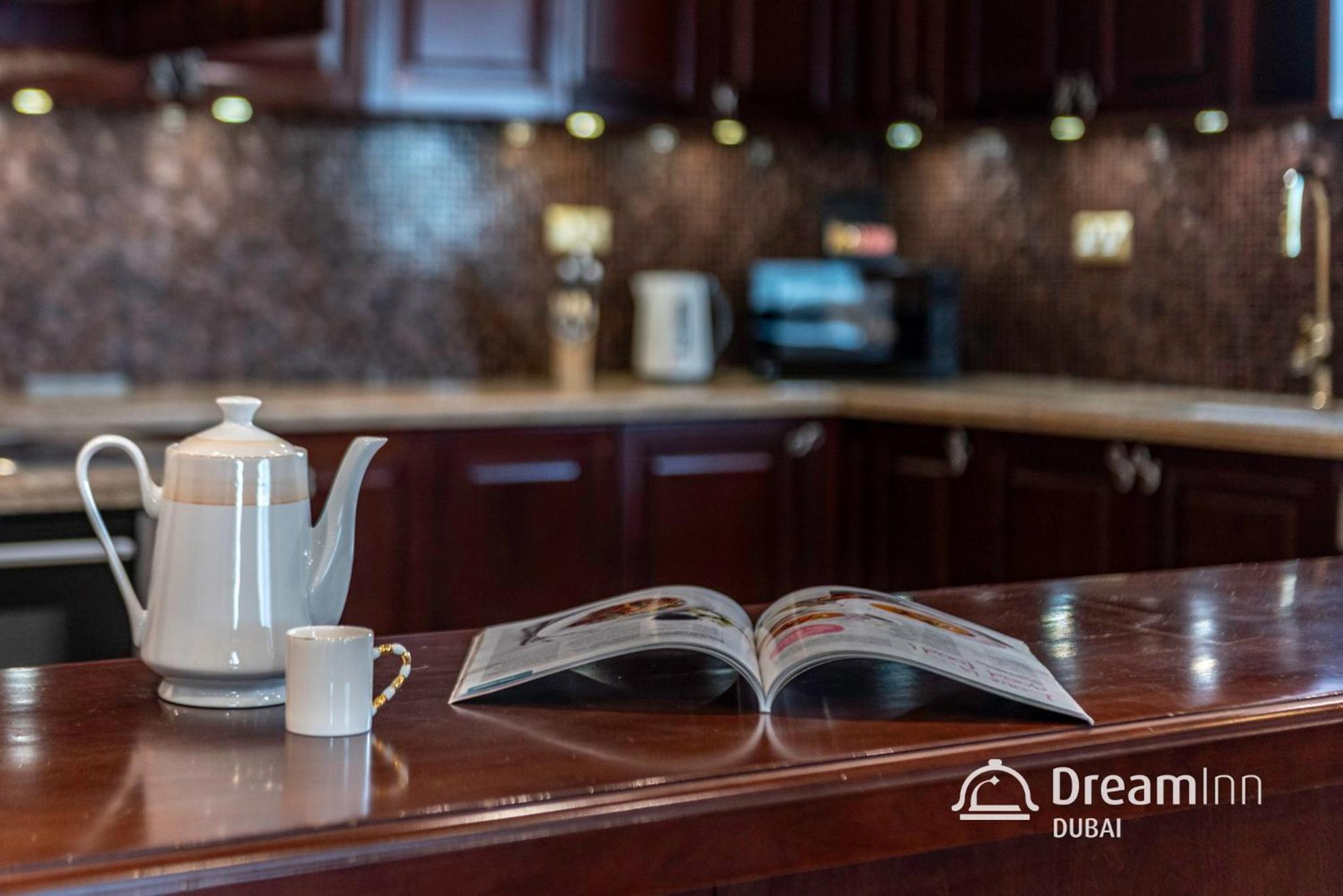 Dream Inn - Timeless Arabic-Inspired Penthouse with Private Pool and Sweeping Ain Dubai Views