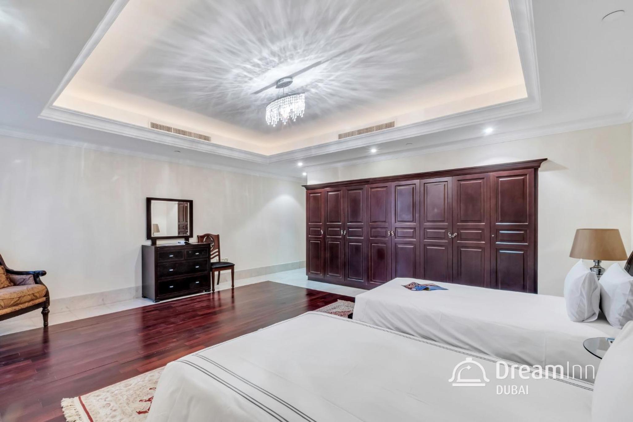 Dream Inn - Timeless Arabic-Inspired Penthouse with Private Pool and Sweeping Ain Dubai Views