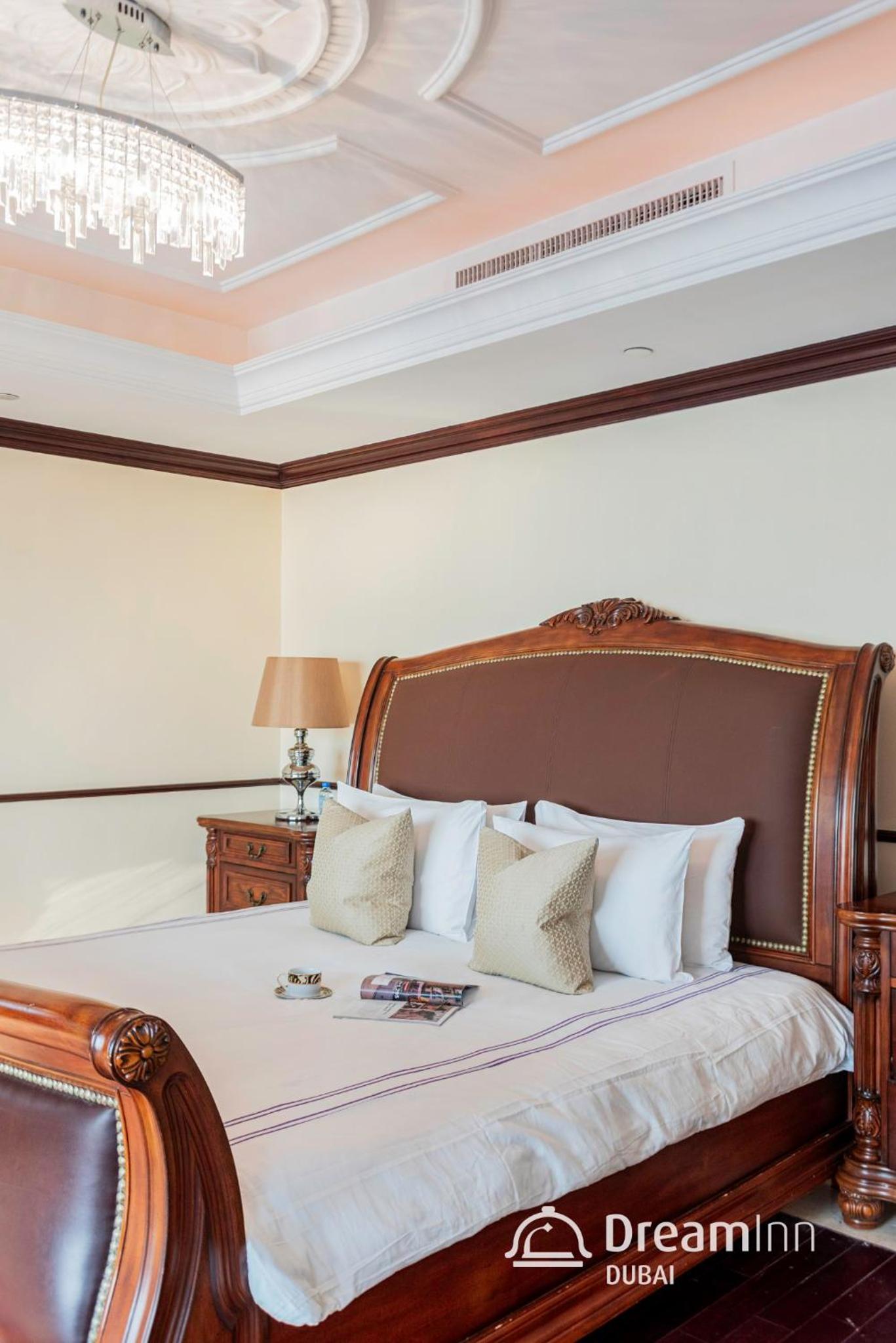 Dream Inn - Timeless Arabic-Inspired Penthouse with Private Pool and Sweeping Ain Dubai Views