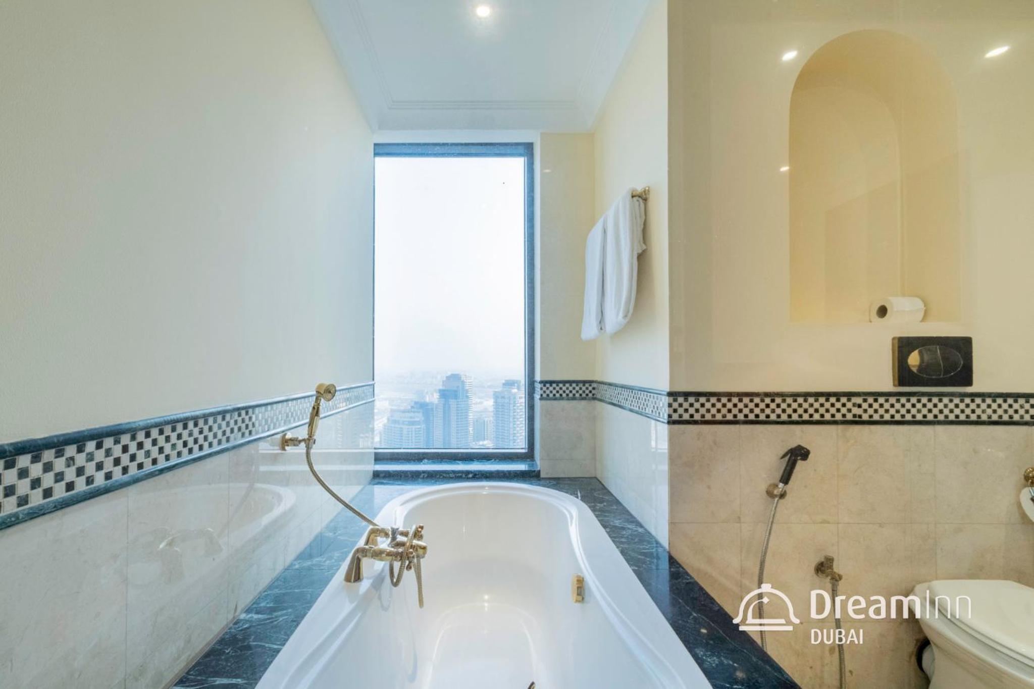 Dream Inn - Timeless Arabic-Inspired Penthouse with Private Pool and Sweeping Ain Dubai Views
