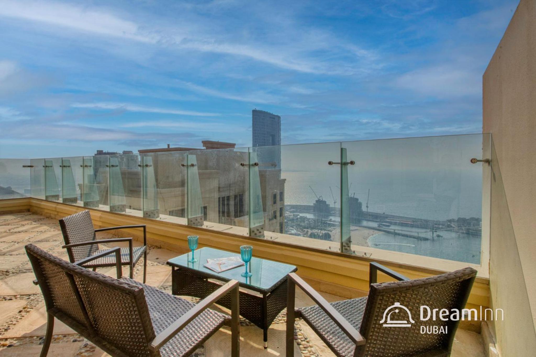 Dream Inn - Timeless Arabic-Inspired Penthouse with Private Pool and Sweeping Ain Dubai Views