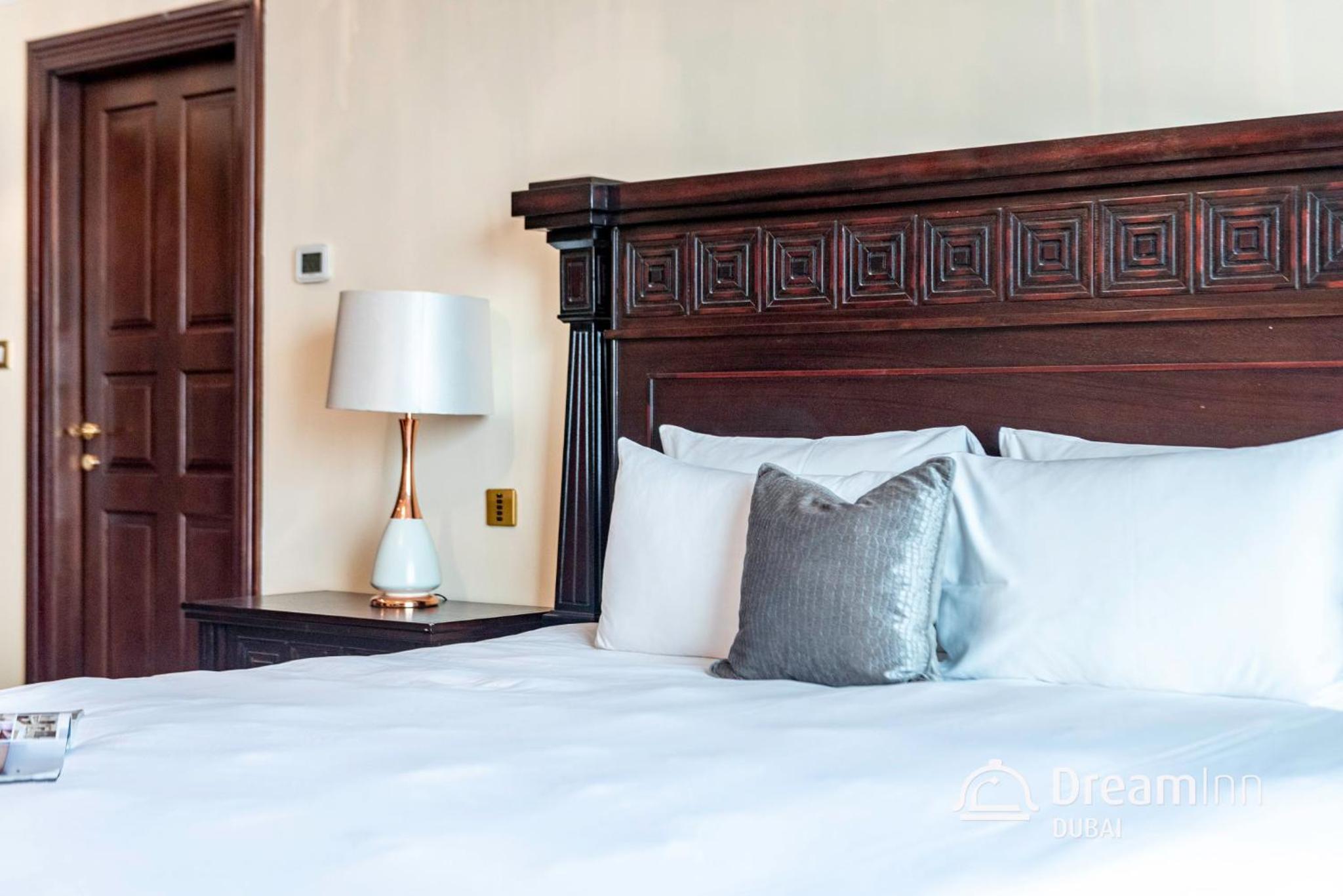 Dream Inn - Timeless Arabic-Inspired Penthouse with Private Pool and Sweeping Ain Dubai Views