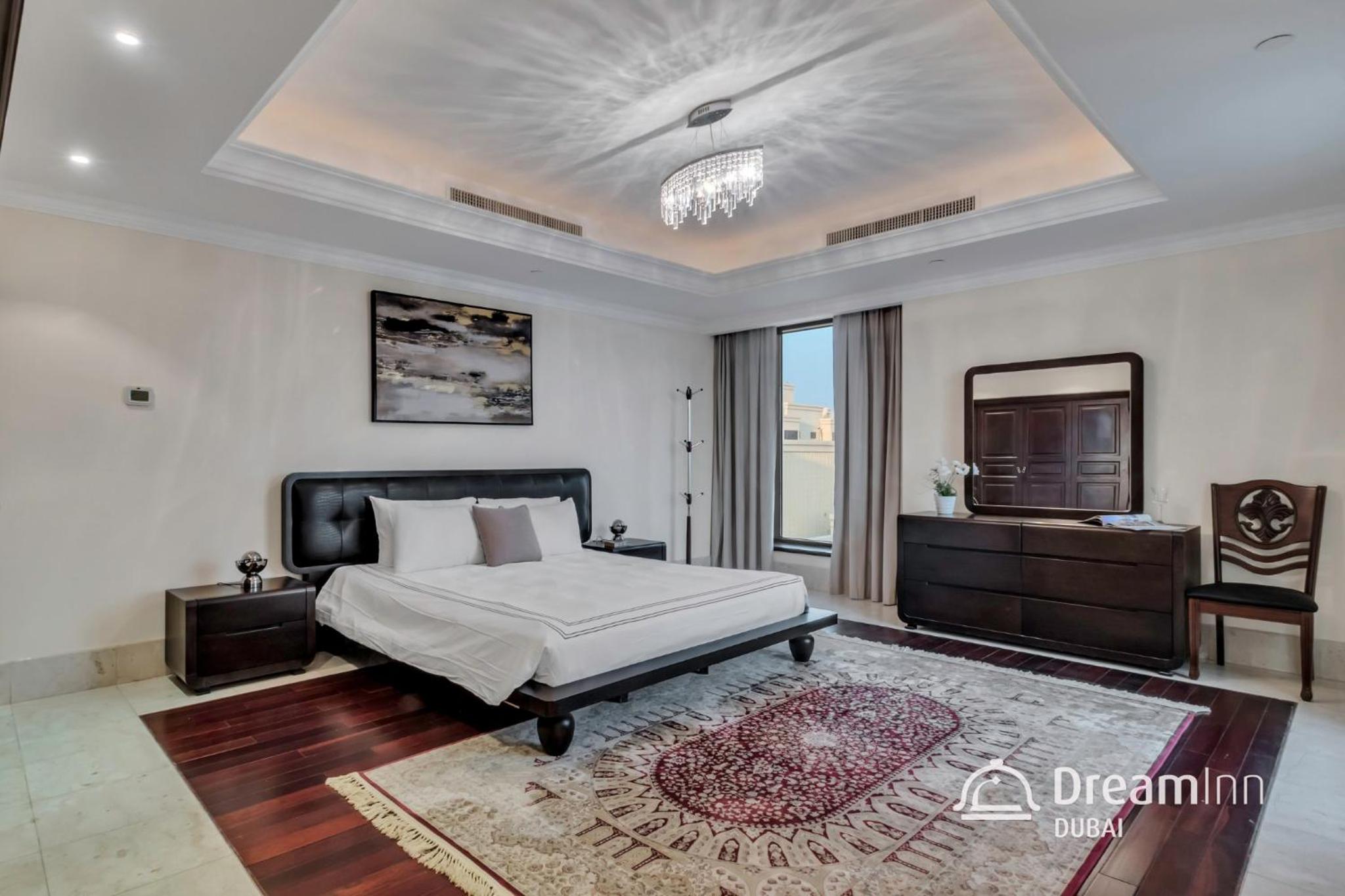 Dream Inn - Timeless Arabic-Inspired Penthouse with Private Pool and Sweeping Ain Dubai Views