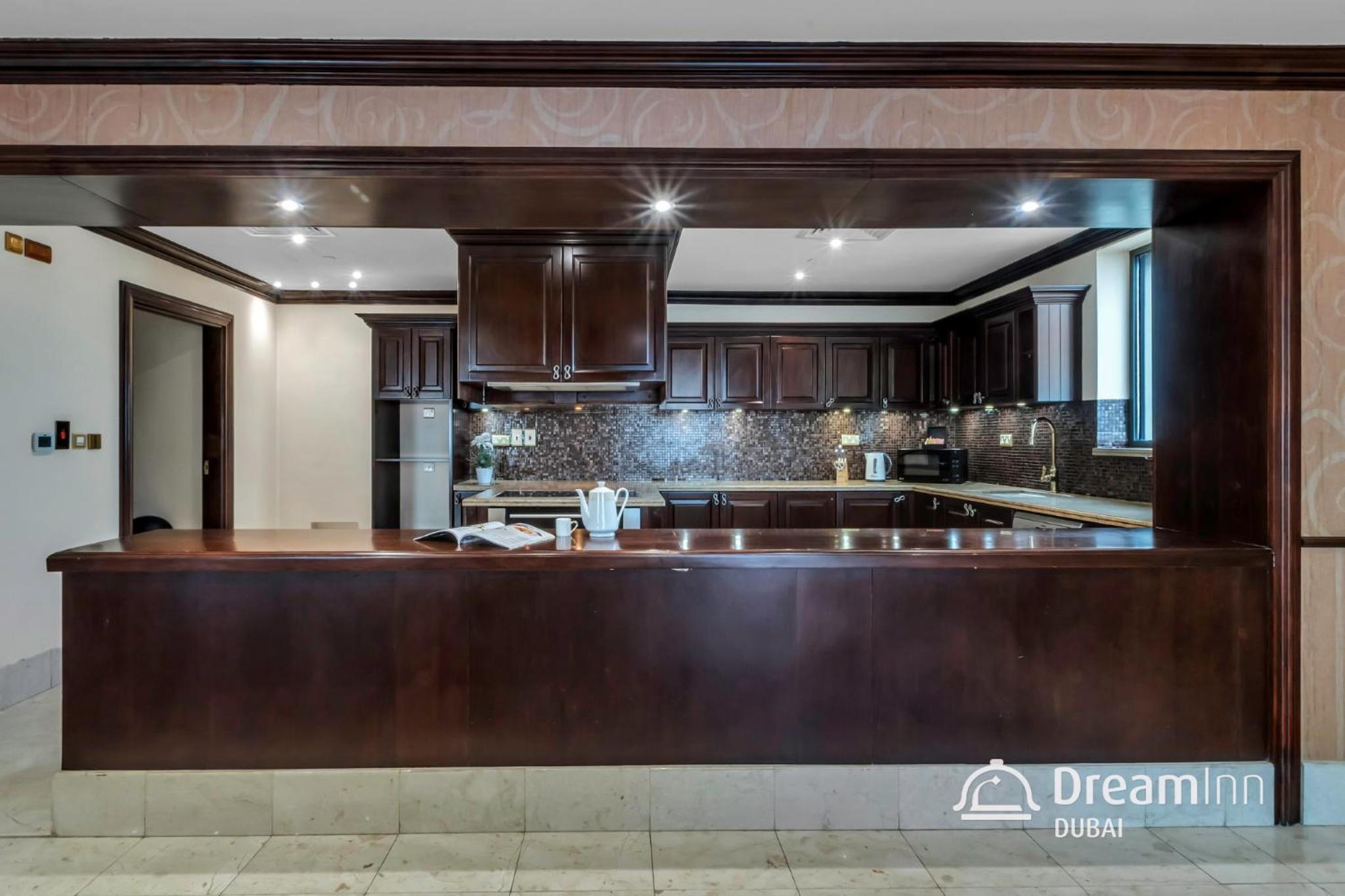 Dream Inn - Timeless Arabic-Inspired Penthouse with Private Pool and Sweeping Ain Dubai Views