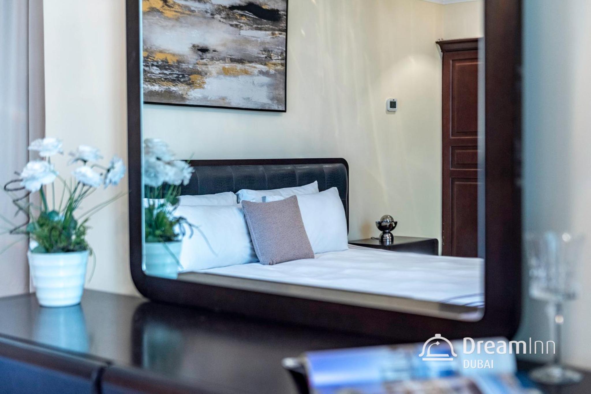 Dream Inn - Timeless Arabic-Inspired Penthouse with Private Pool and Sweeping Ain Dubai Views