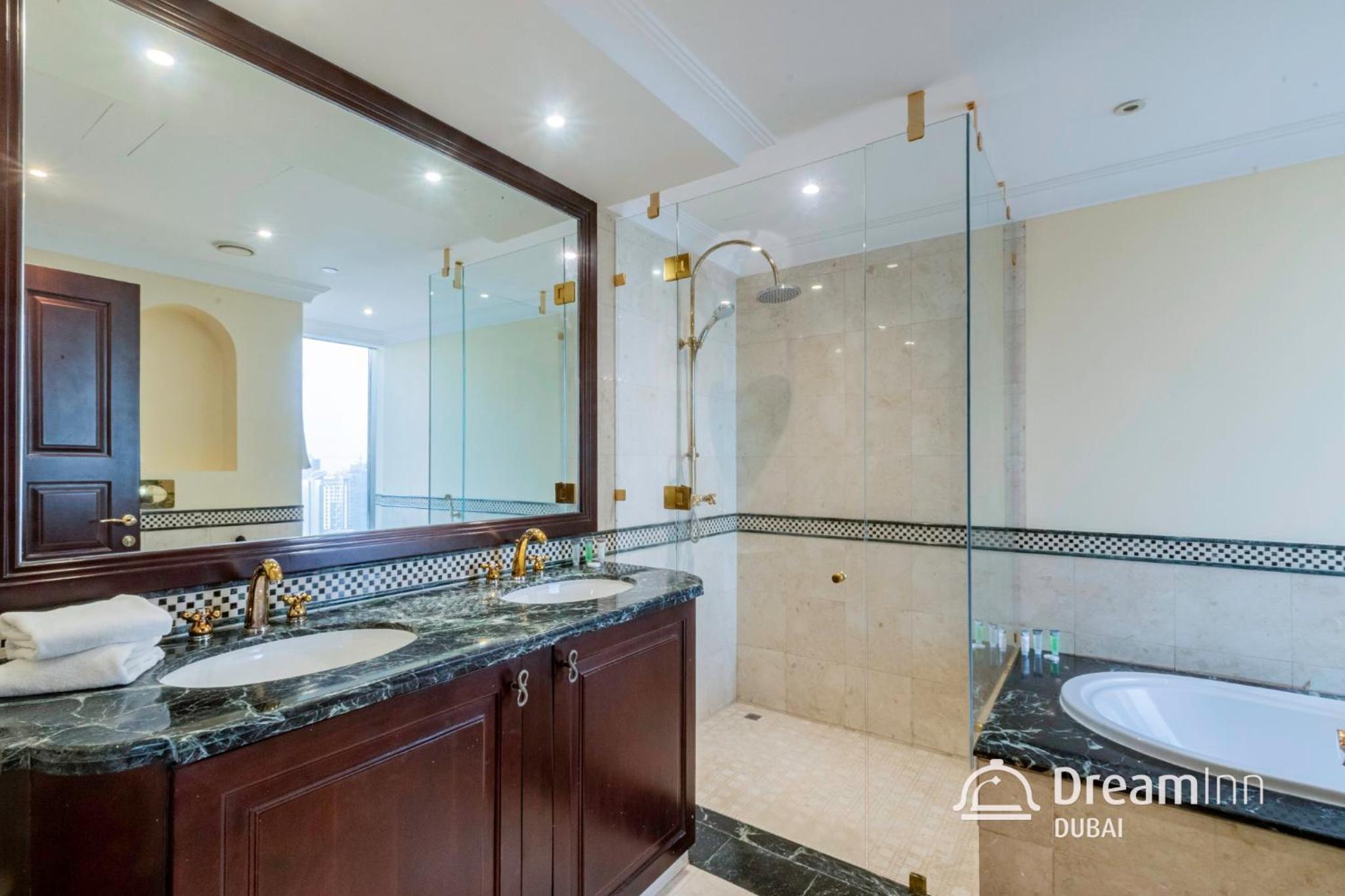 Dream Inn - Timeless Arabic-Inspired Penthouse with Private Pool and Sweeping Ain Dubai Views