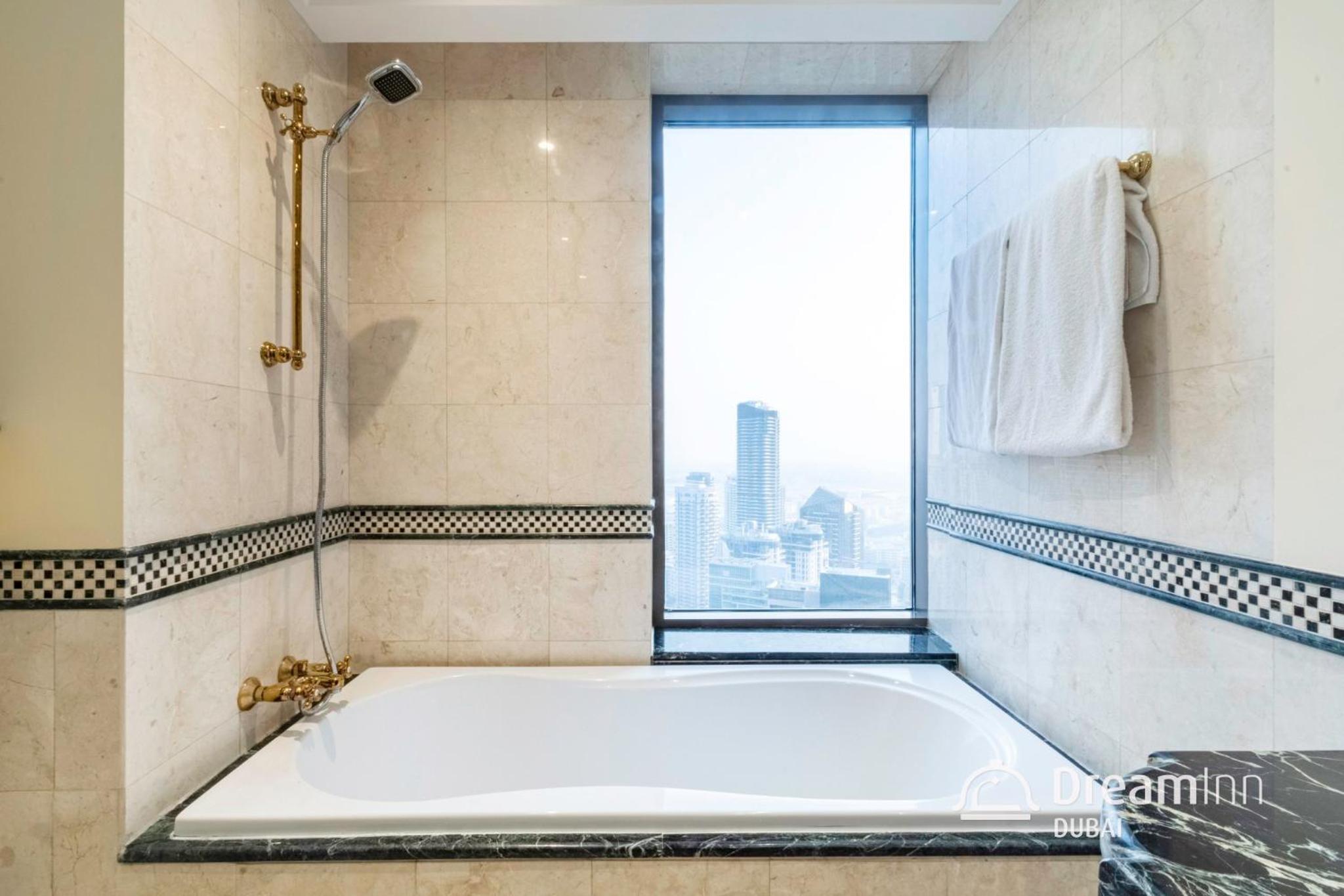 Dream Inn - Timeless Arabic-Inspired Penthouse with Private Pool and Sweeping Ain Dubai Views