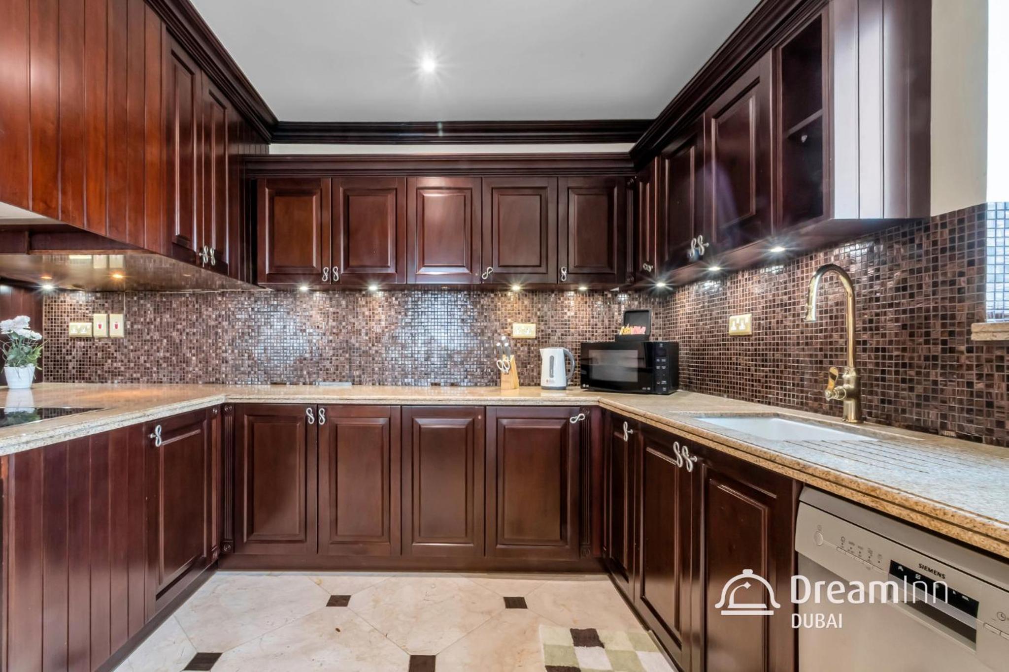 Dream Inn - Timeless Arabic-Inspired Penthouse with Private Pool and Sweeping Ain Dubai Views