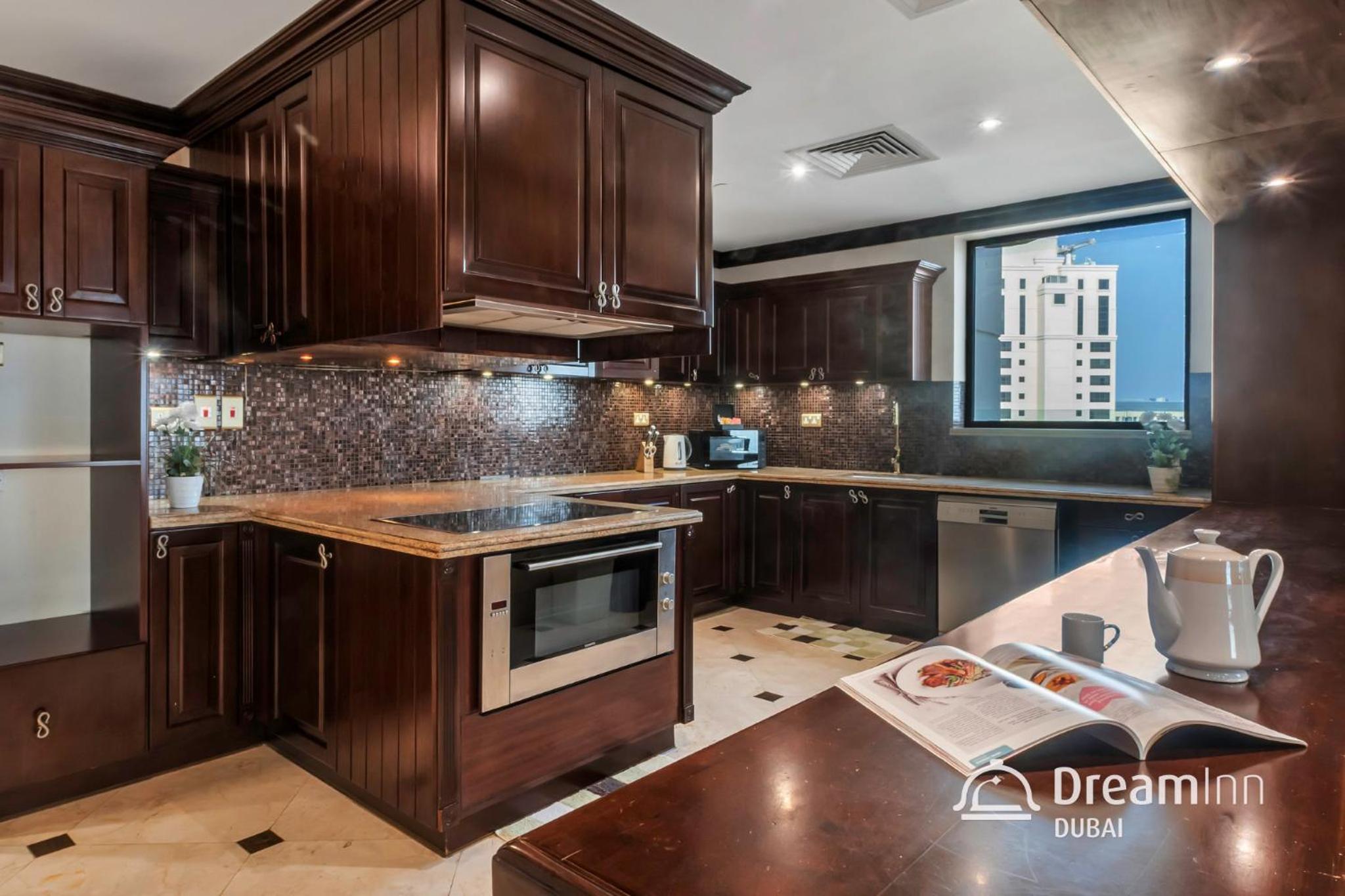 Dream Inn - Timeless Arabic-Inspired Penthouse with Private Pool and Sweeping Ain Dubai Views