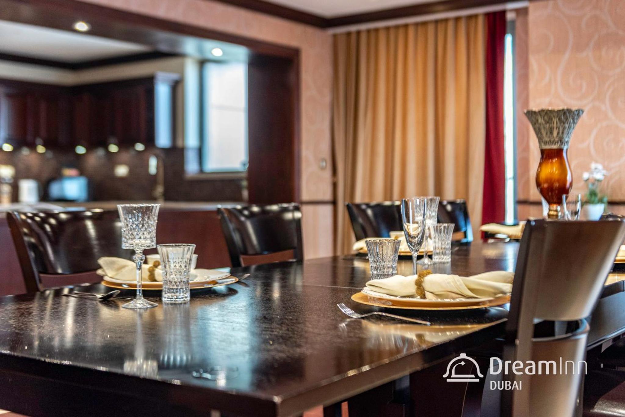 Dream Inn - Timeless Arabic-Inspired Penthouse with Private Pool and Sweeping Ain Dubai Views