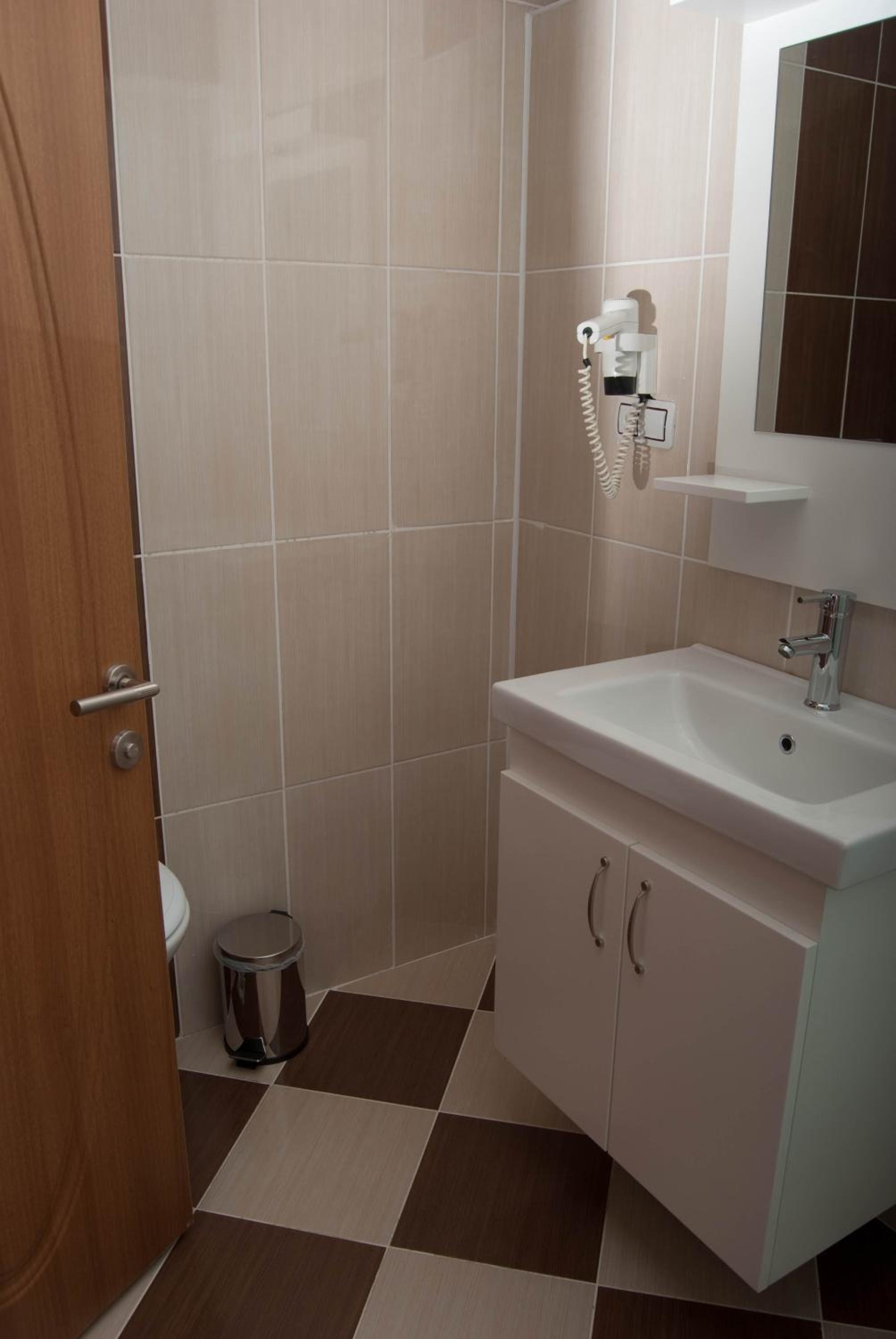 Zel Hotel - Image 22