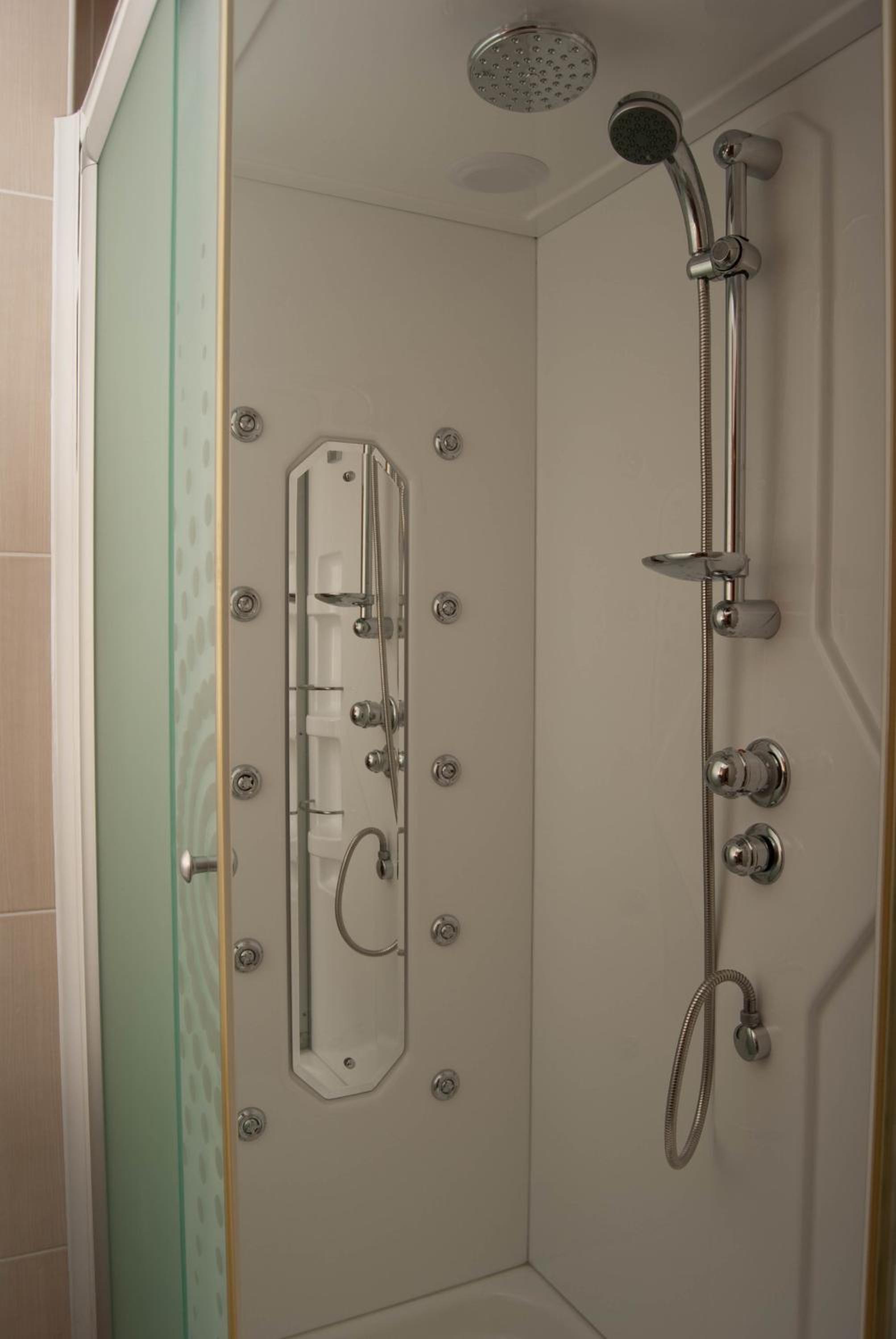 Zel Hotel - Image 28