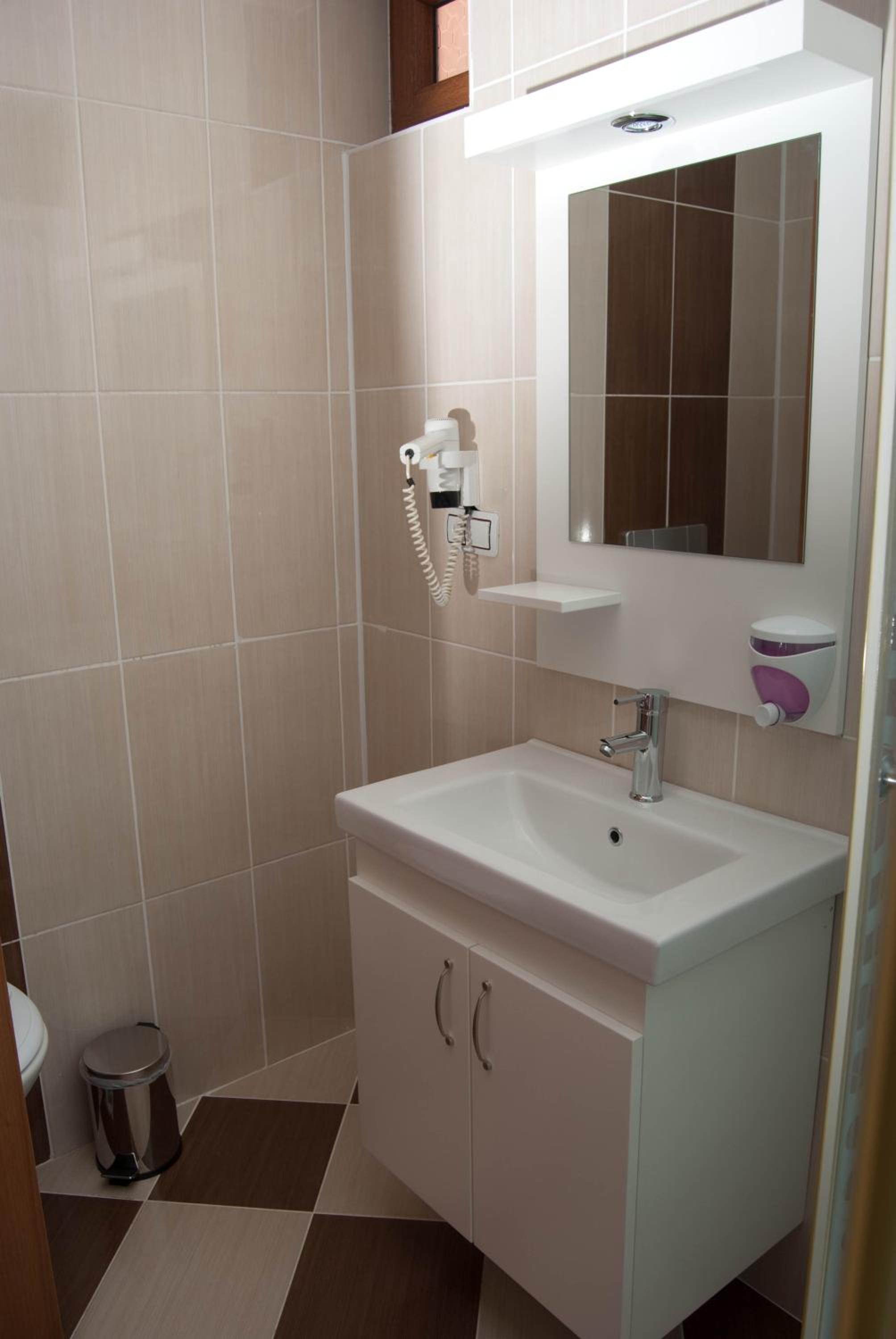 Zel Hotel - Image 20