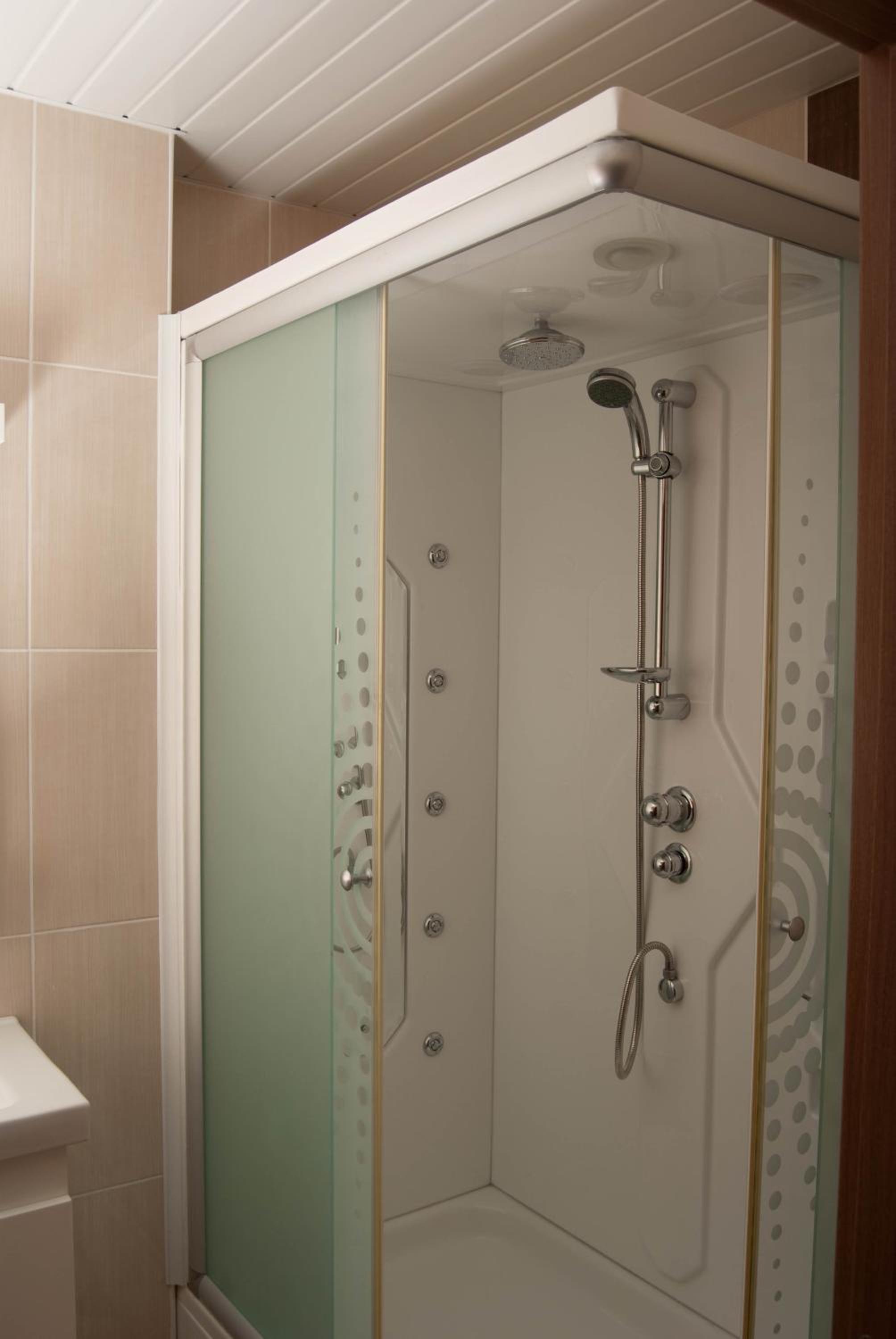 Zel Hotel - Image 19