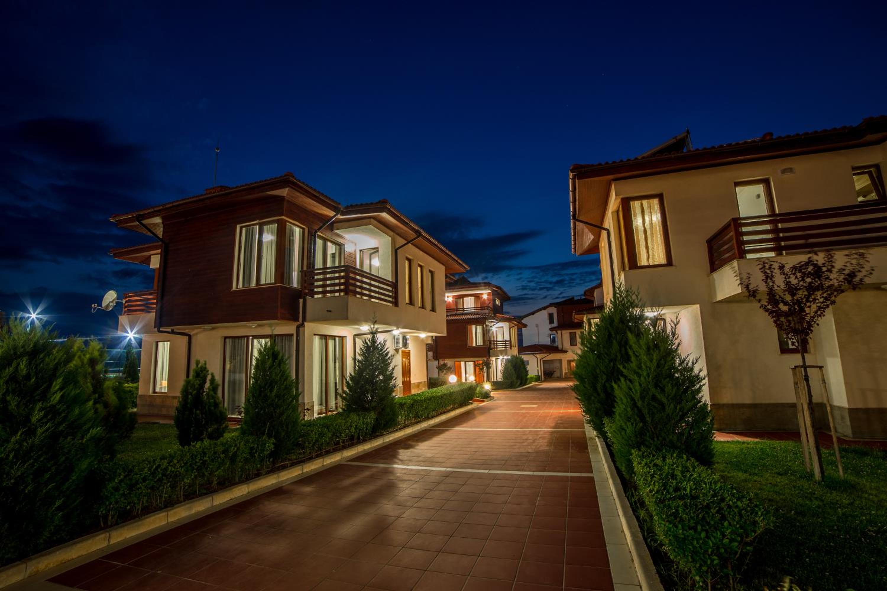 Villas in Complex Trakiyskiy Bryag