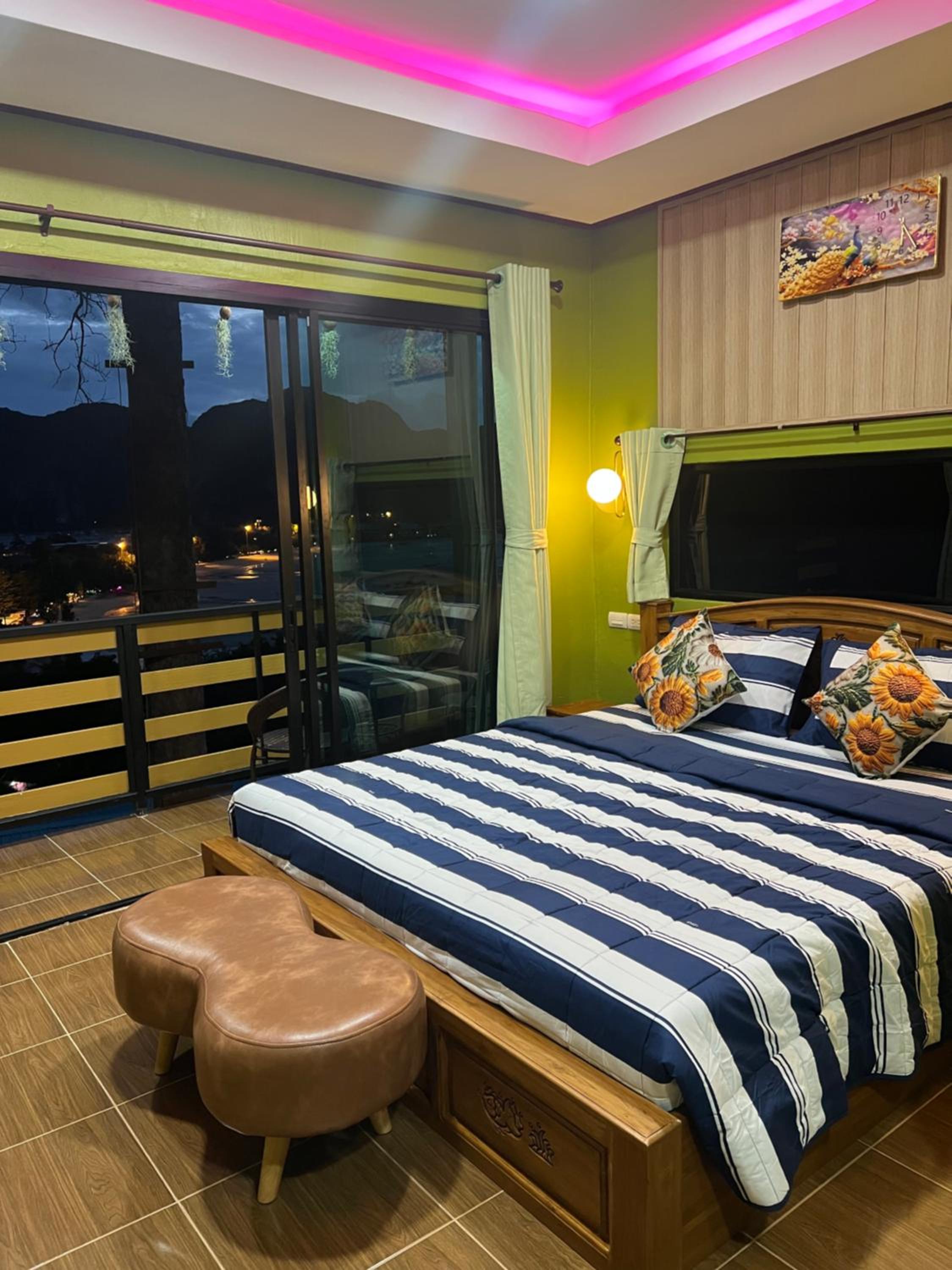 The view Hostel