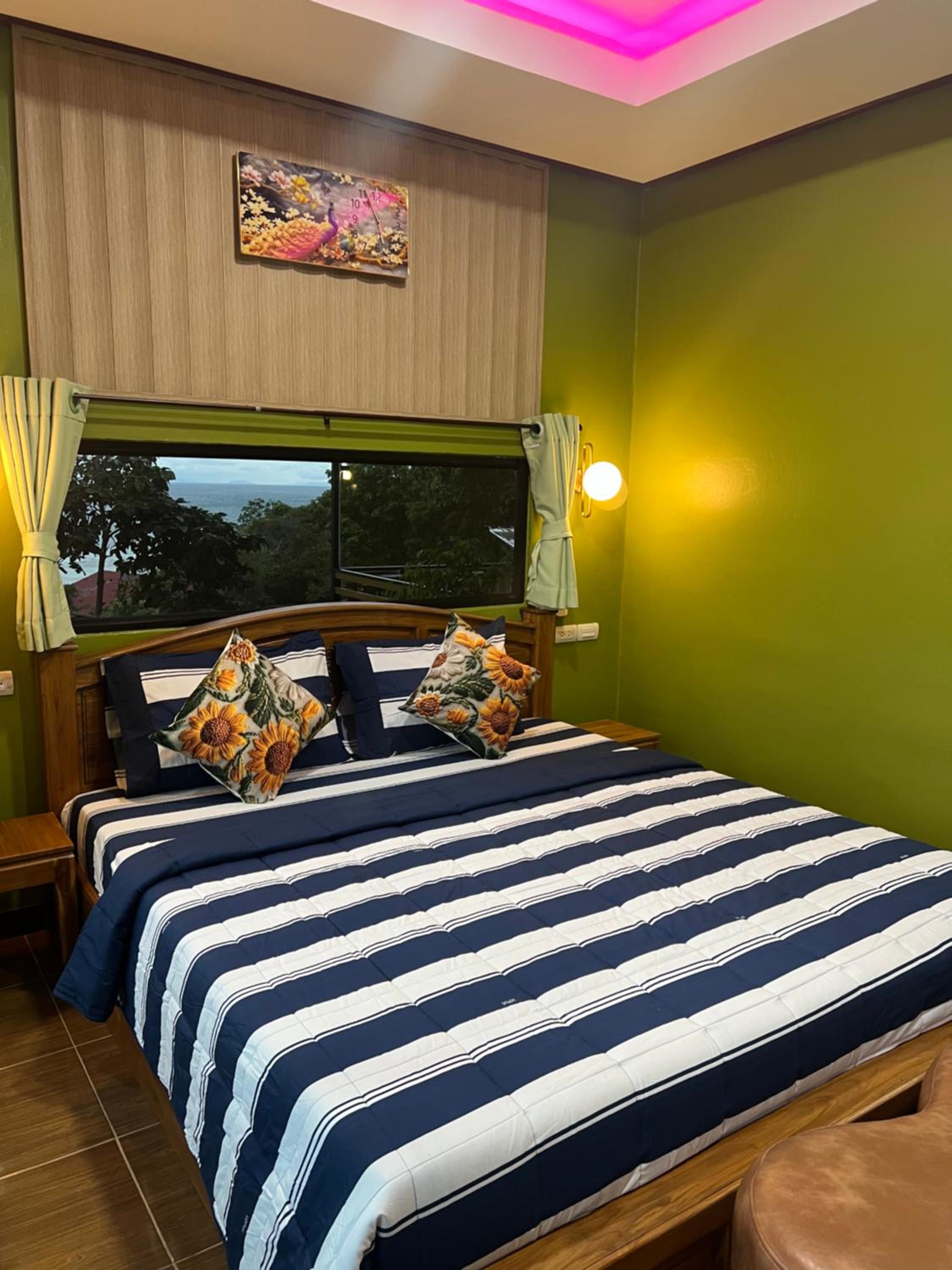 The view Hostel