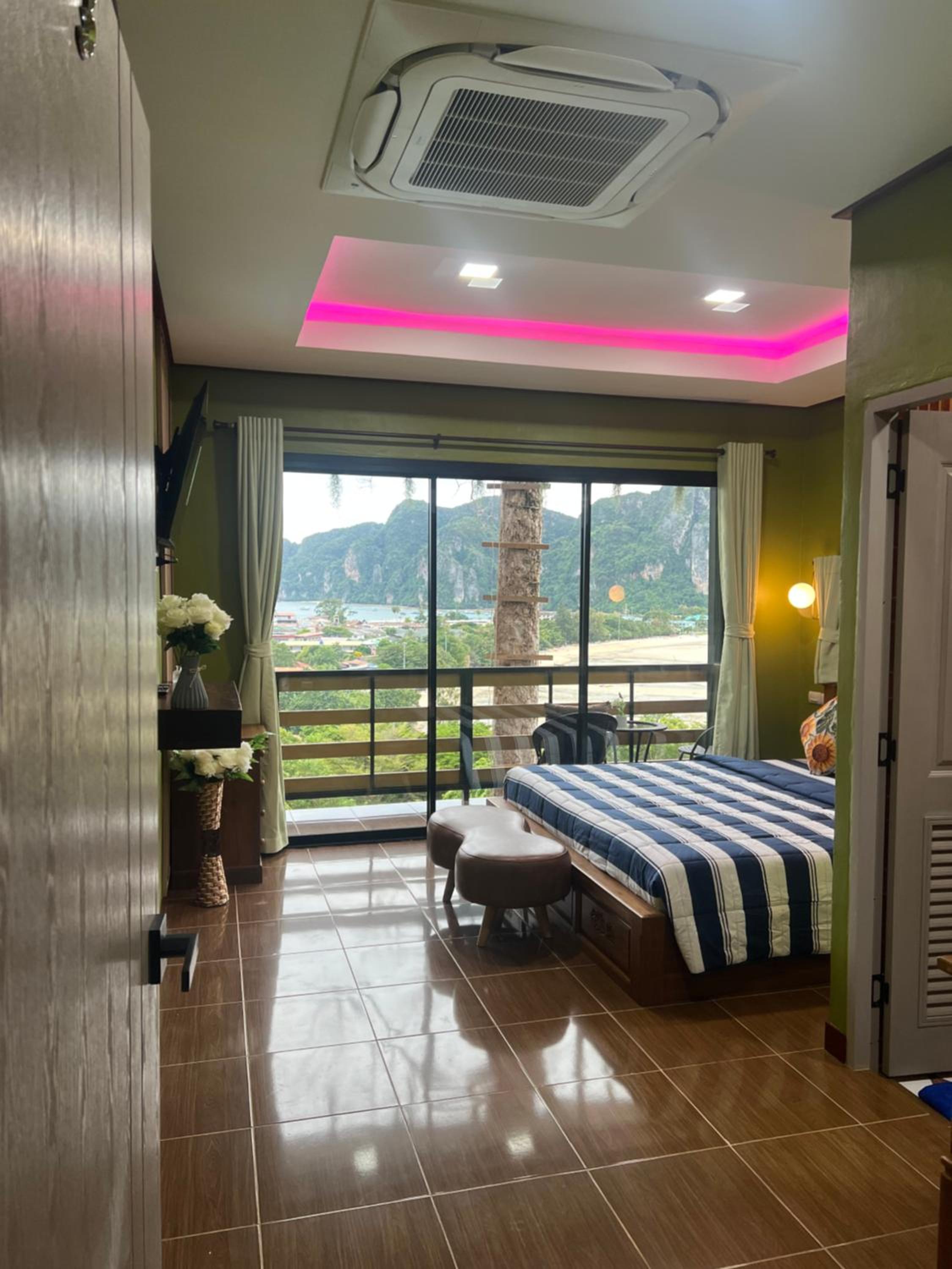 The view Hostel
