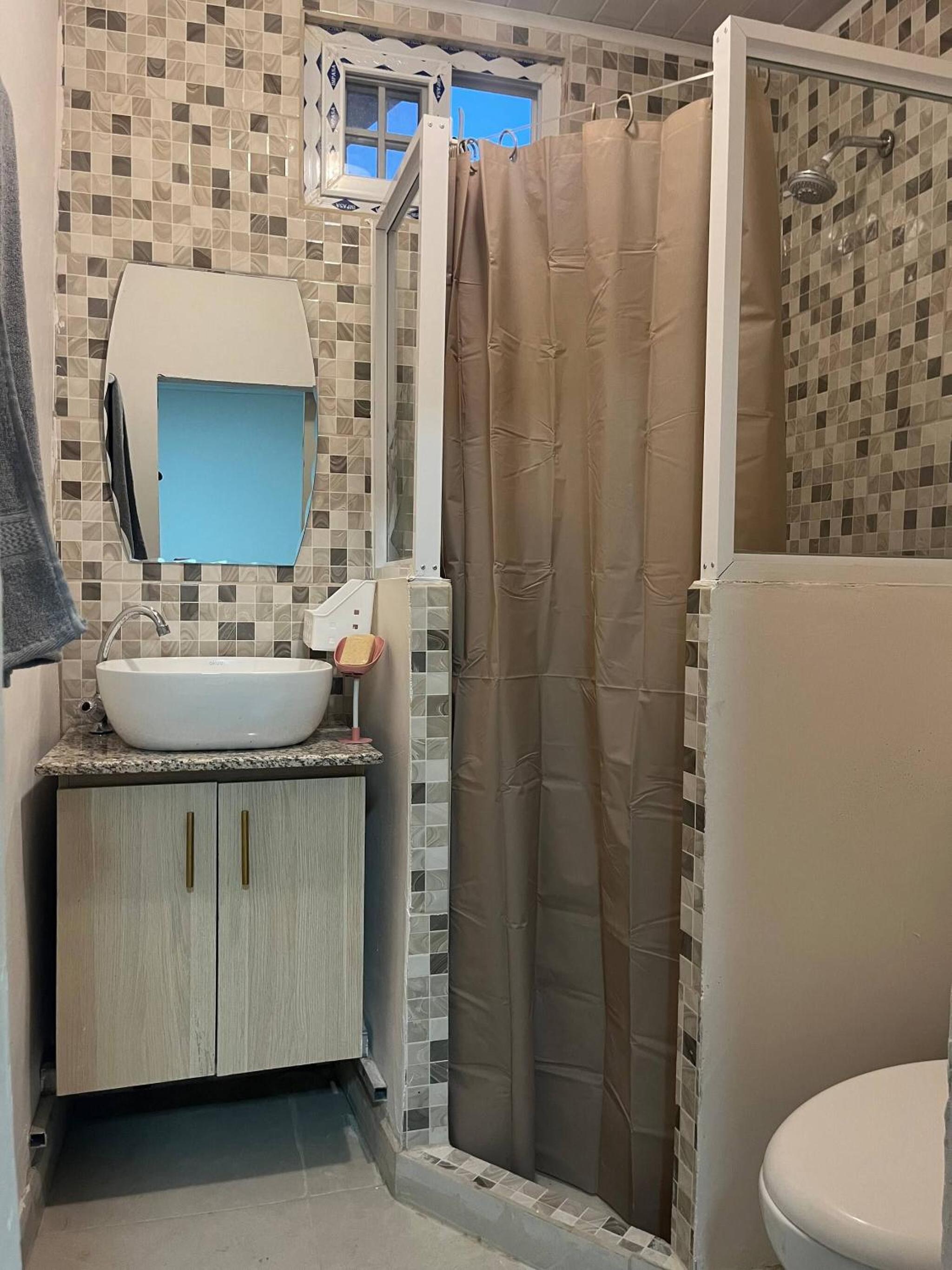 Cozy Apartment 8 minutes from Downtown David - Private Entrance Garden
