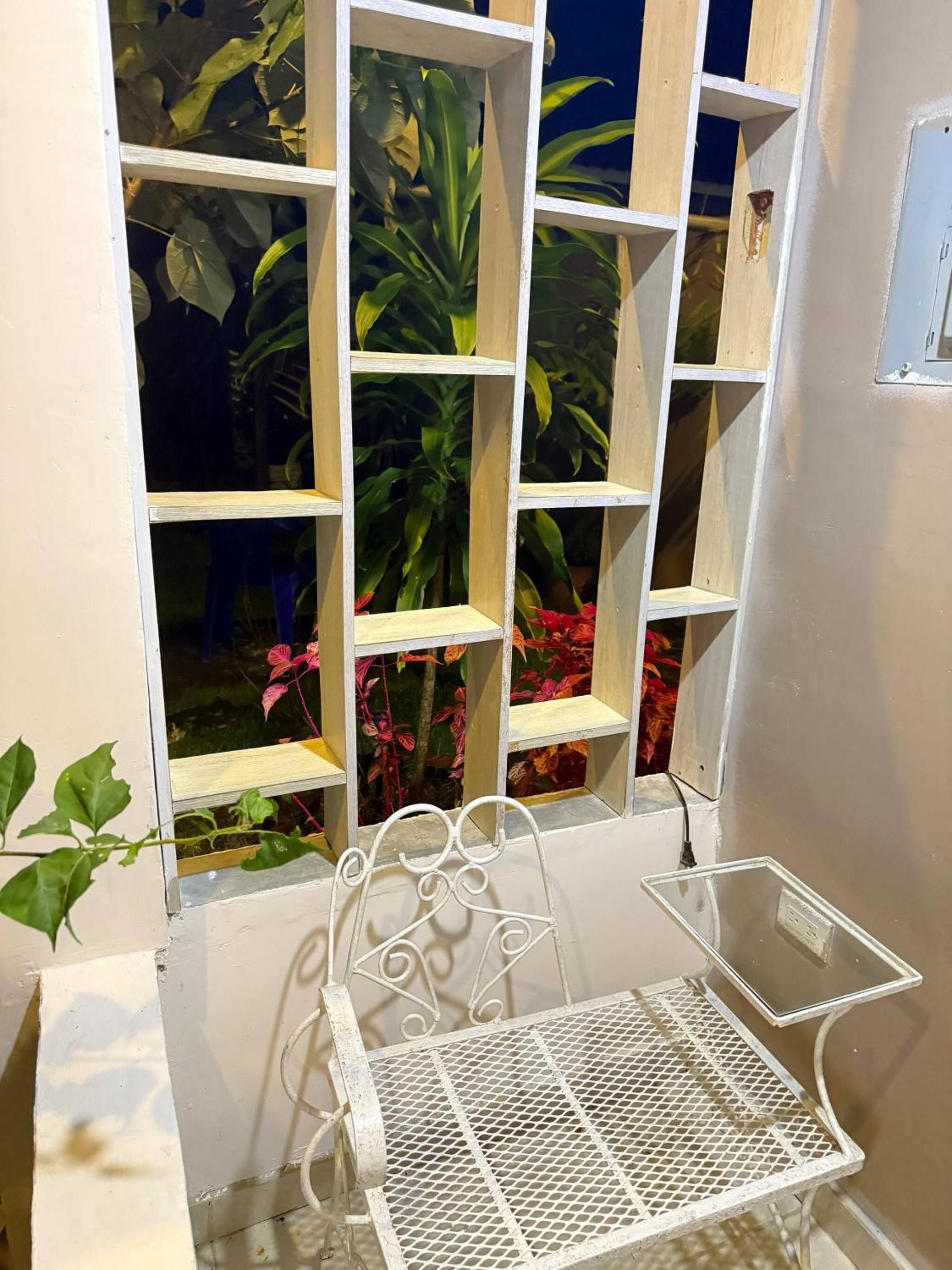 Cozy Apartment 8 minutes from Downtown David - Private Entrance Garden