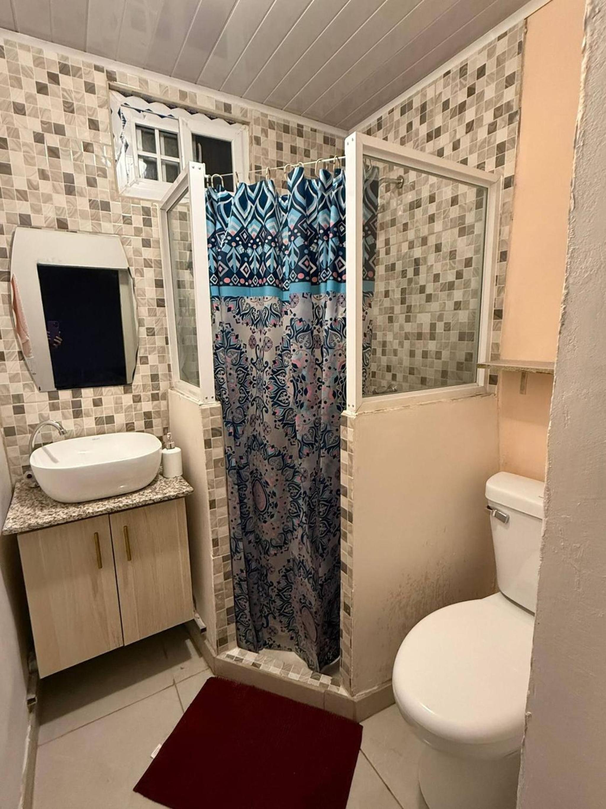 Cozy Apartment 8 minutes from Downtown David - Private Entrance Garden