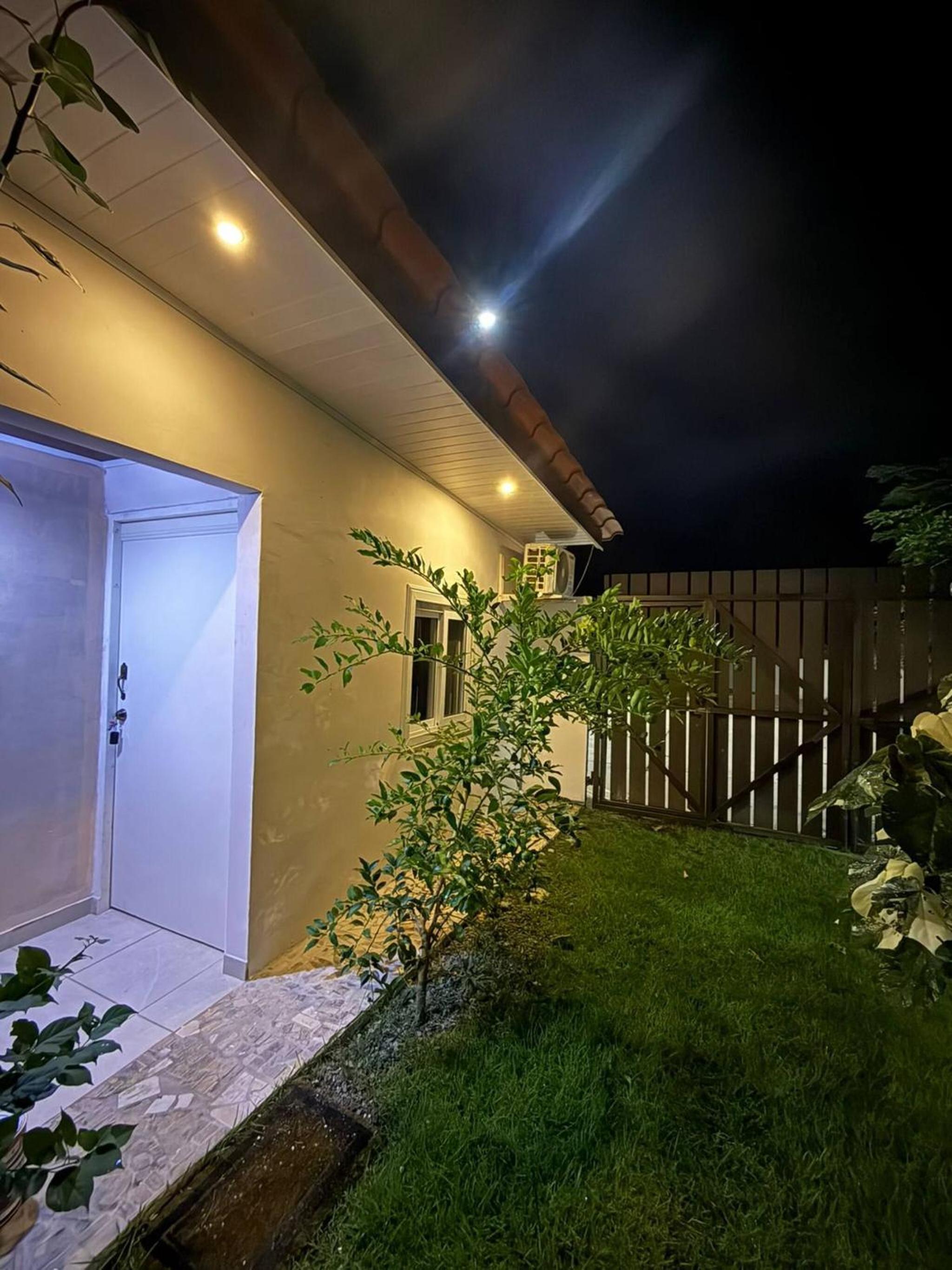 Cozy Apartment 8 minutes from Downtown David - Private Entrance Garden